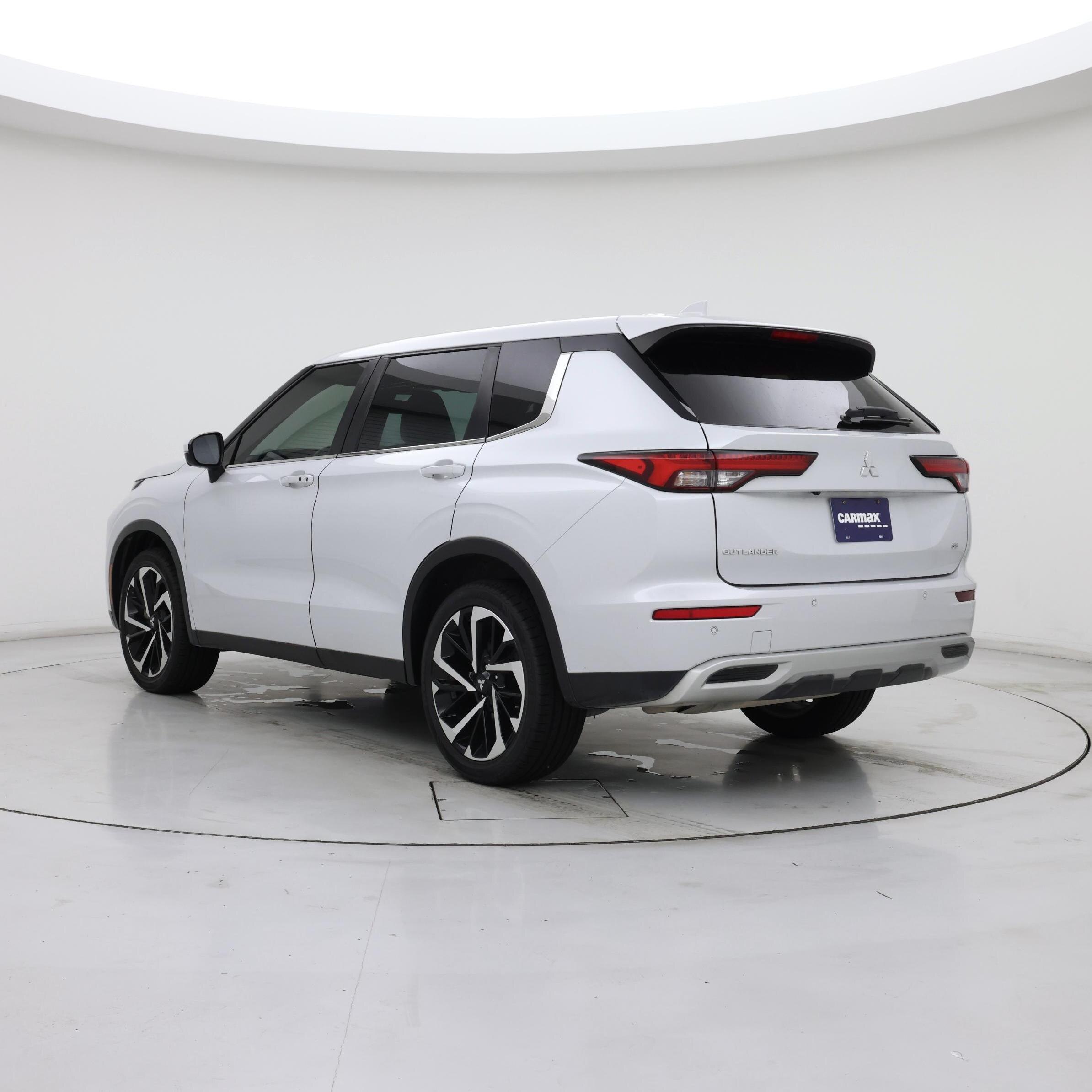 Thumbnail: 2022 Mitsubishi Outlander - 2