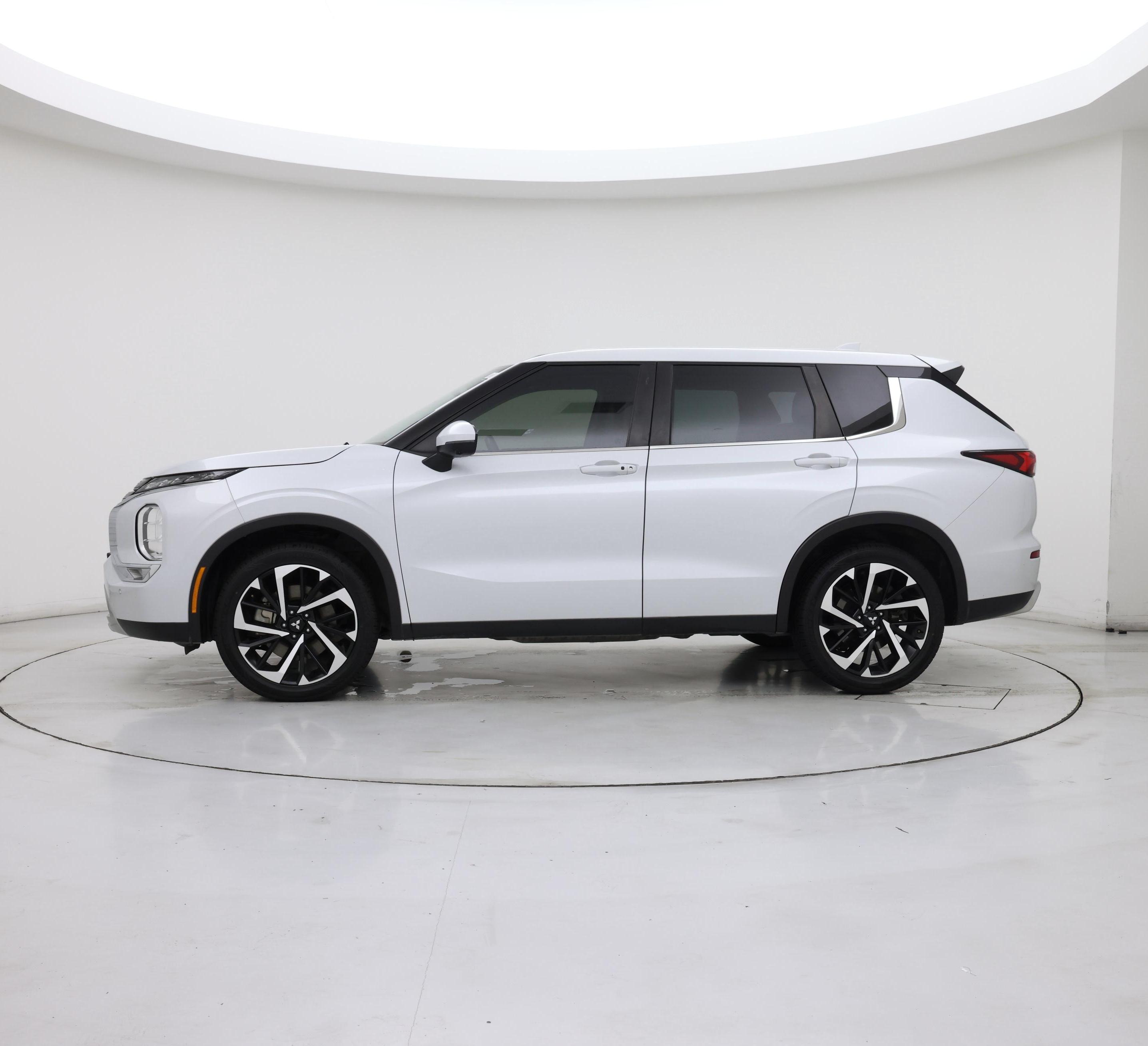 Thumbnail: 2022 Mitsubishi Outlander - 3