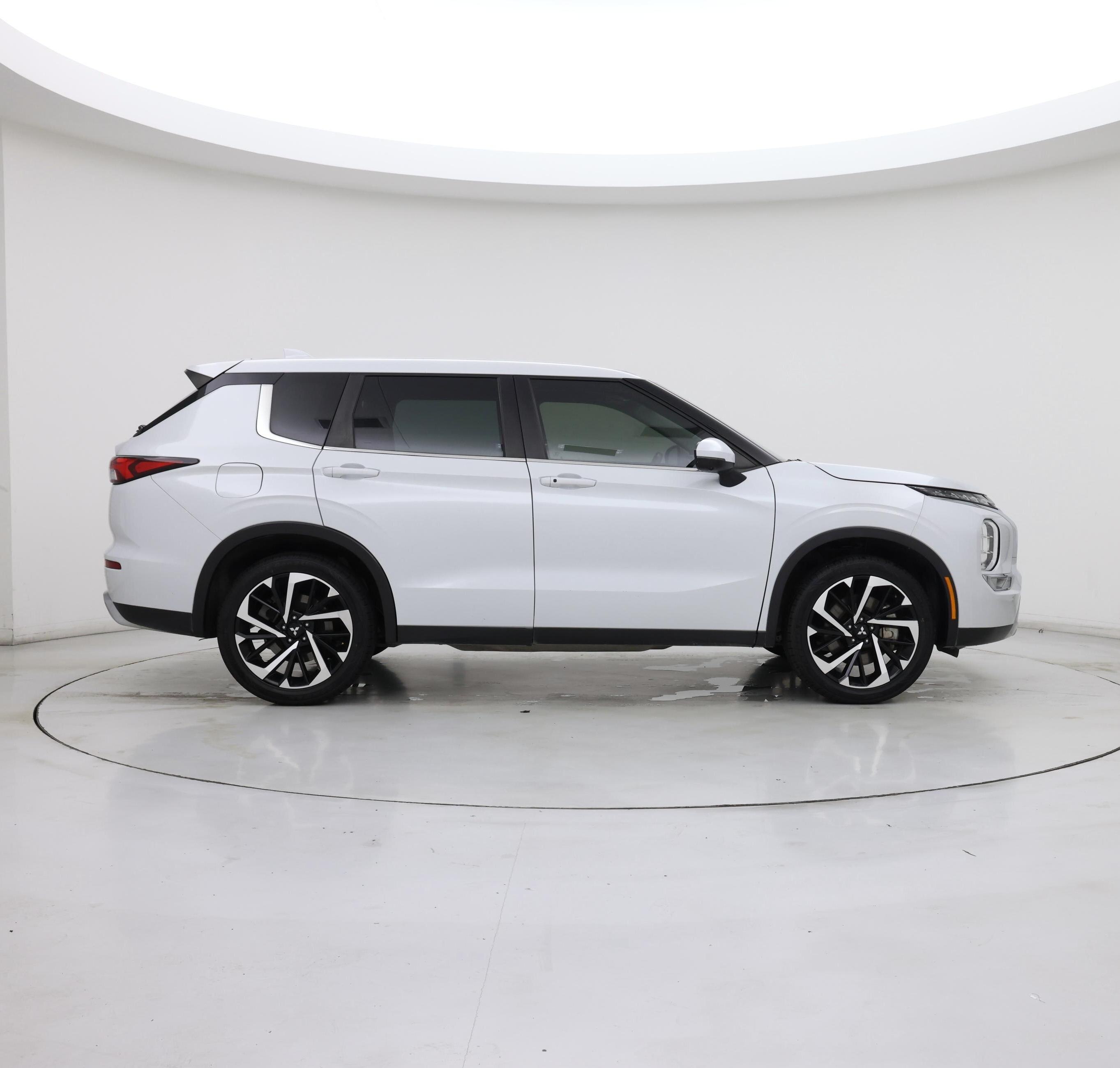 Thumbnail: 2022 Mitsubishi Outlander - 7