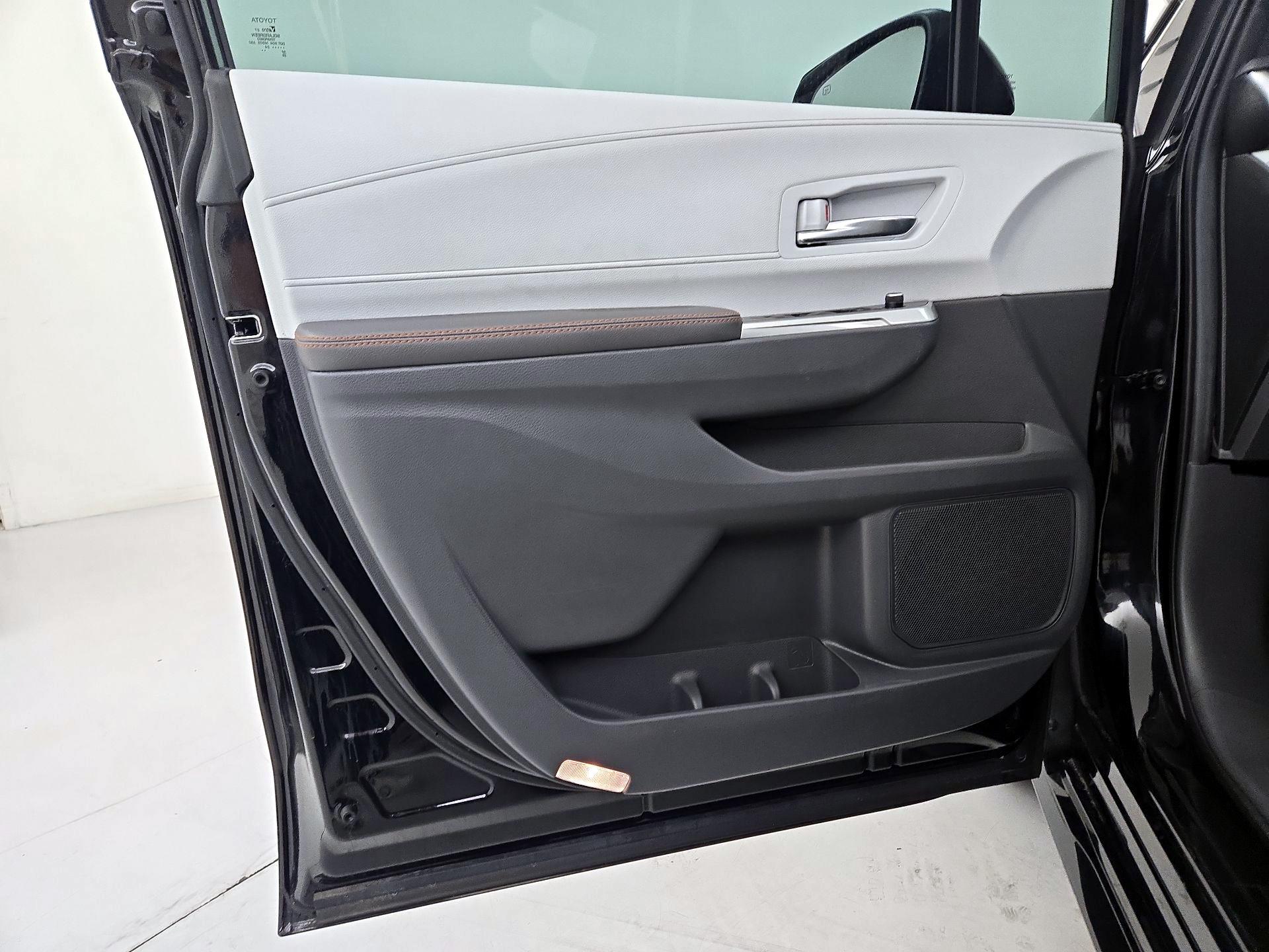 Thumbnail: 2024 Toyota Sienna - 12