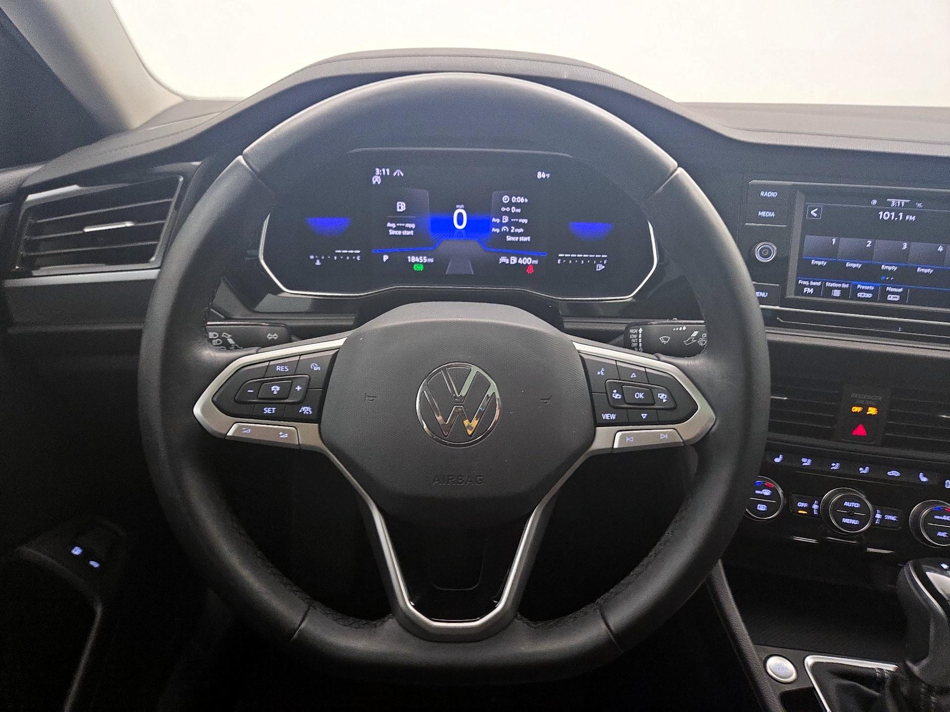 Thumbnail: 2022 Volkswagen Jetta - 10
