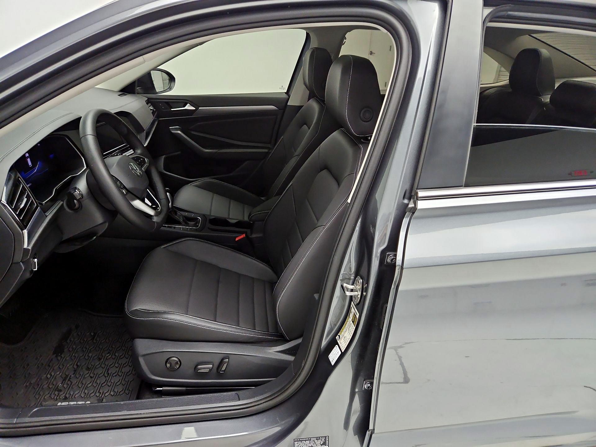 Thumbnail: 2024 Volkswagen Jetta - 11