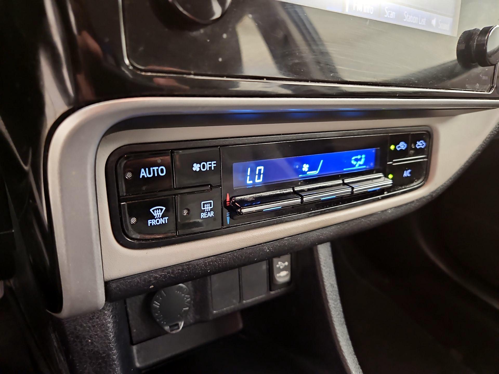 Thumbnail: 2018 Toyota Corolla - 16