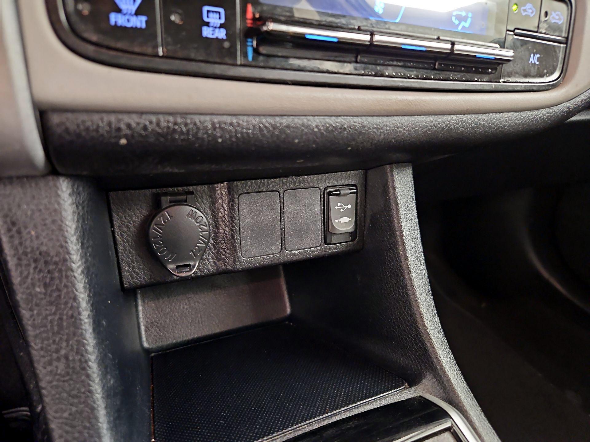 Thumbnail: 2018 Toyota Corolla - 18