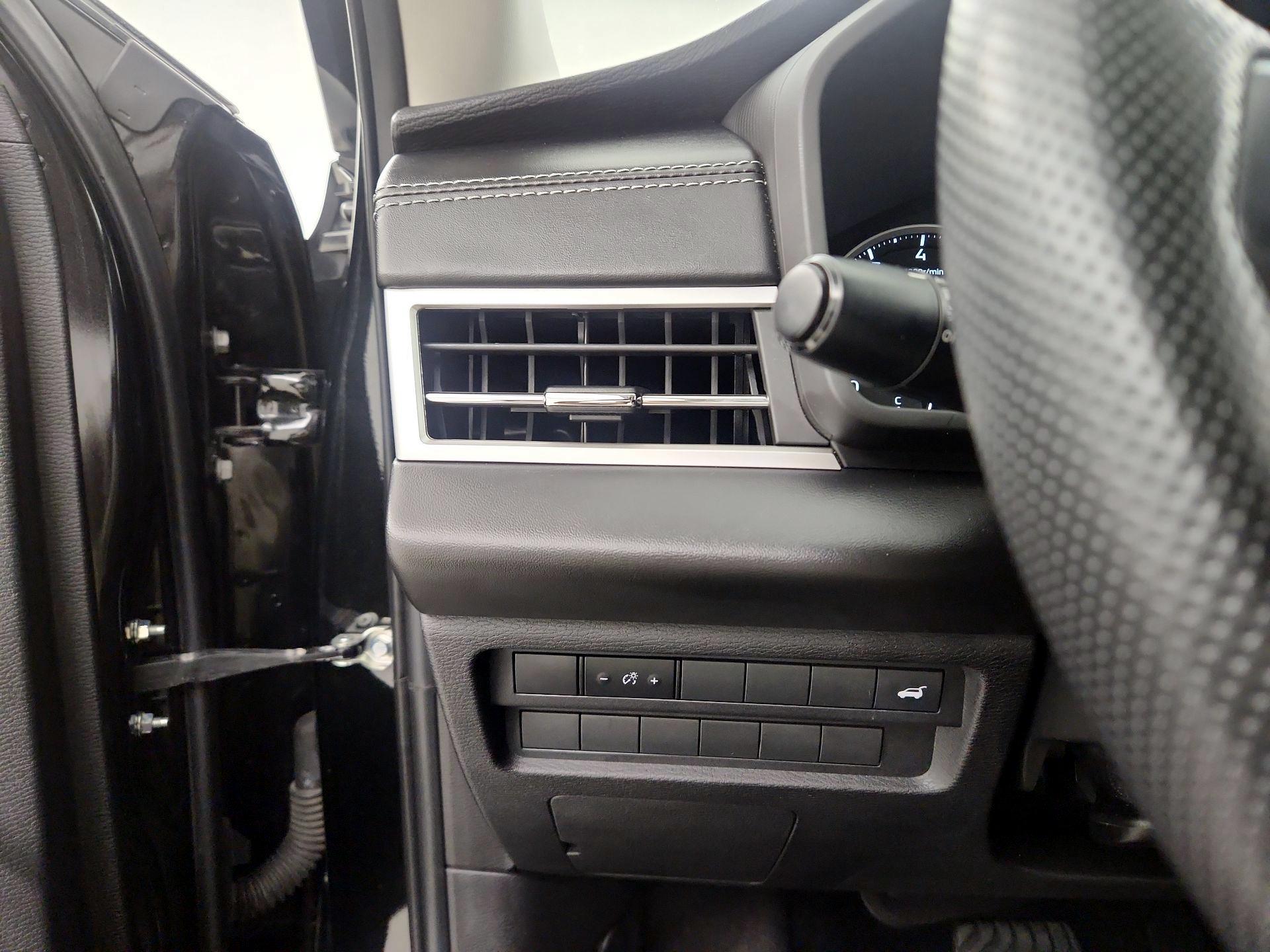 Thumbnail: 2022 Mitsubishi Outlander - 13