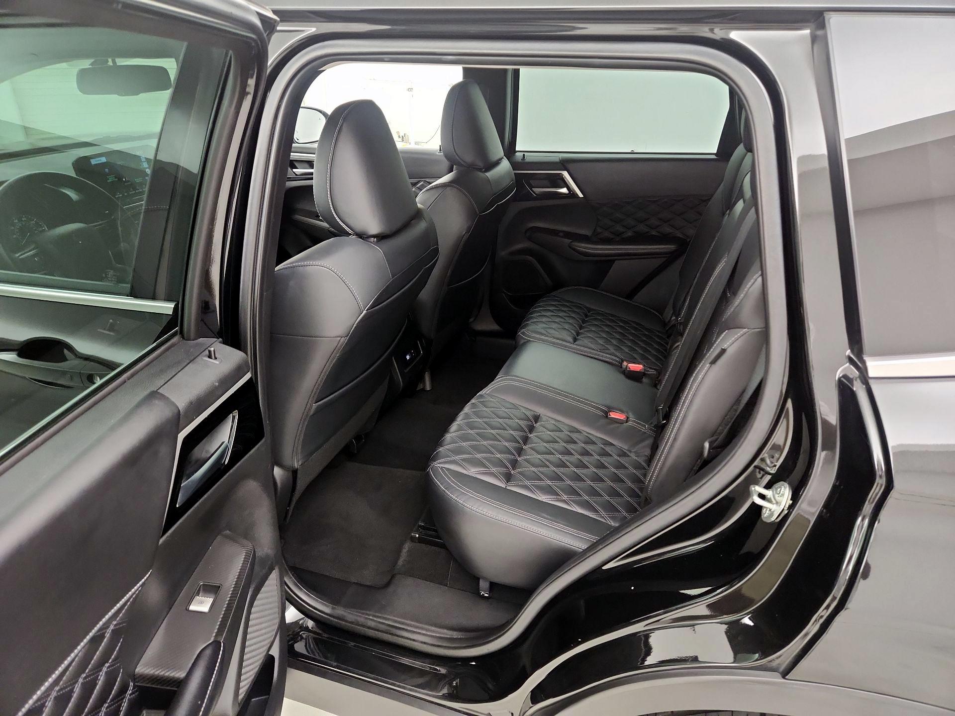 Thumbnail: 2022 Mitsubishi Outlander - 20