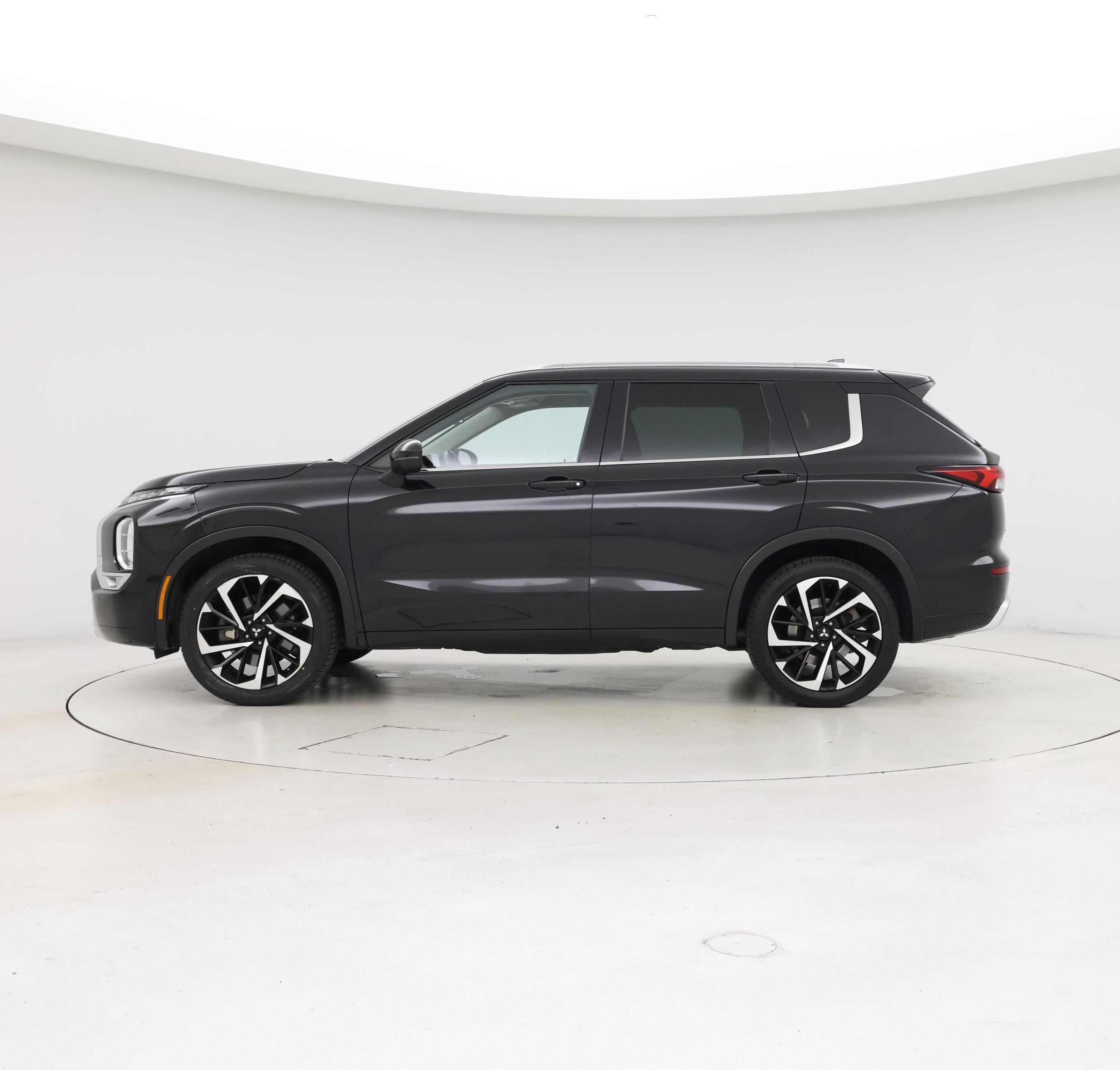 Thumbnail: 2022 Mitsubishi Outlander - 3
