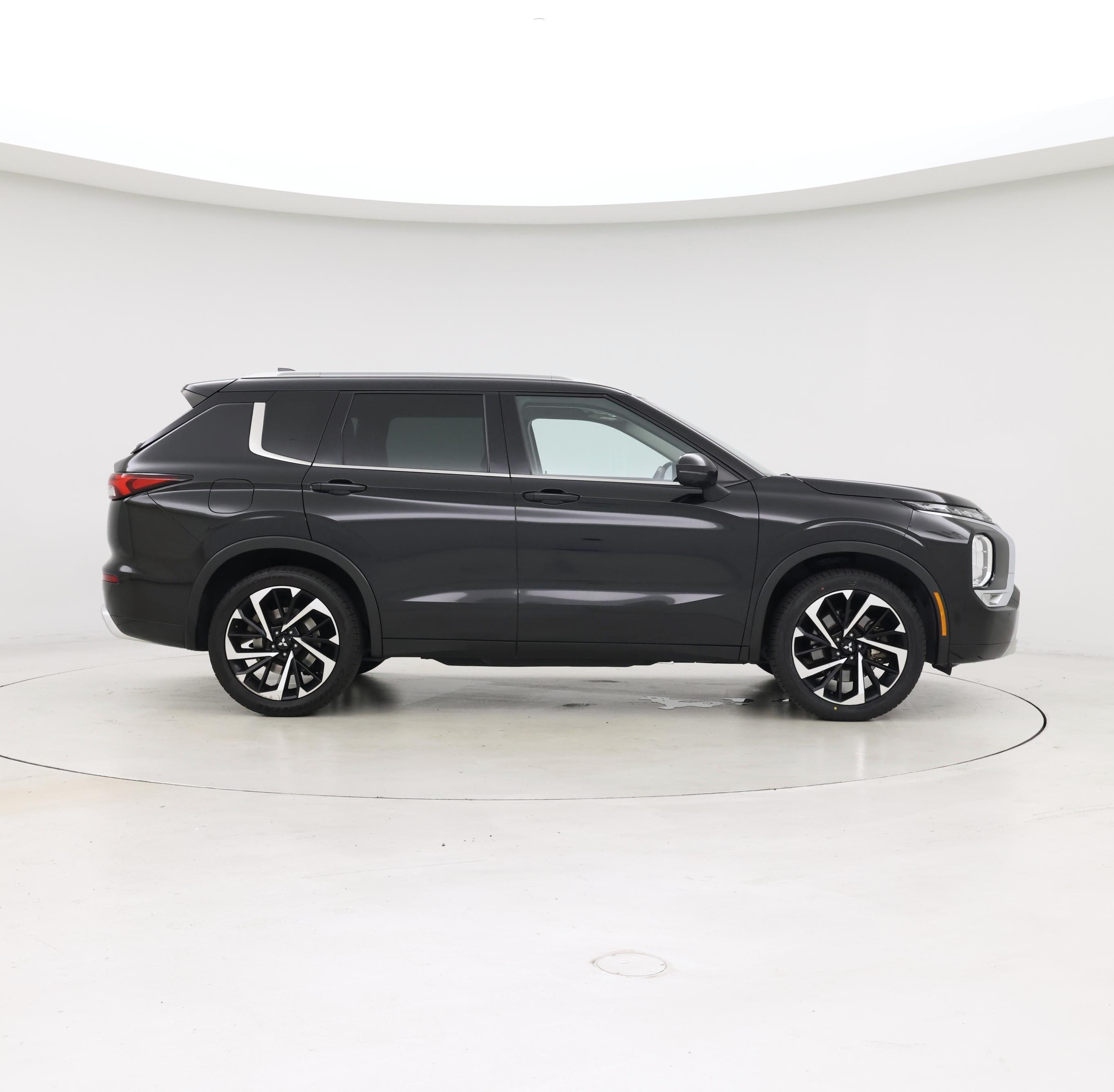 Thumbnail: 2022 Mitsubishi Outlander - 7