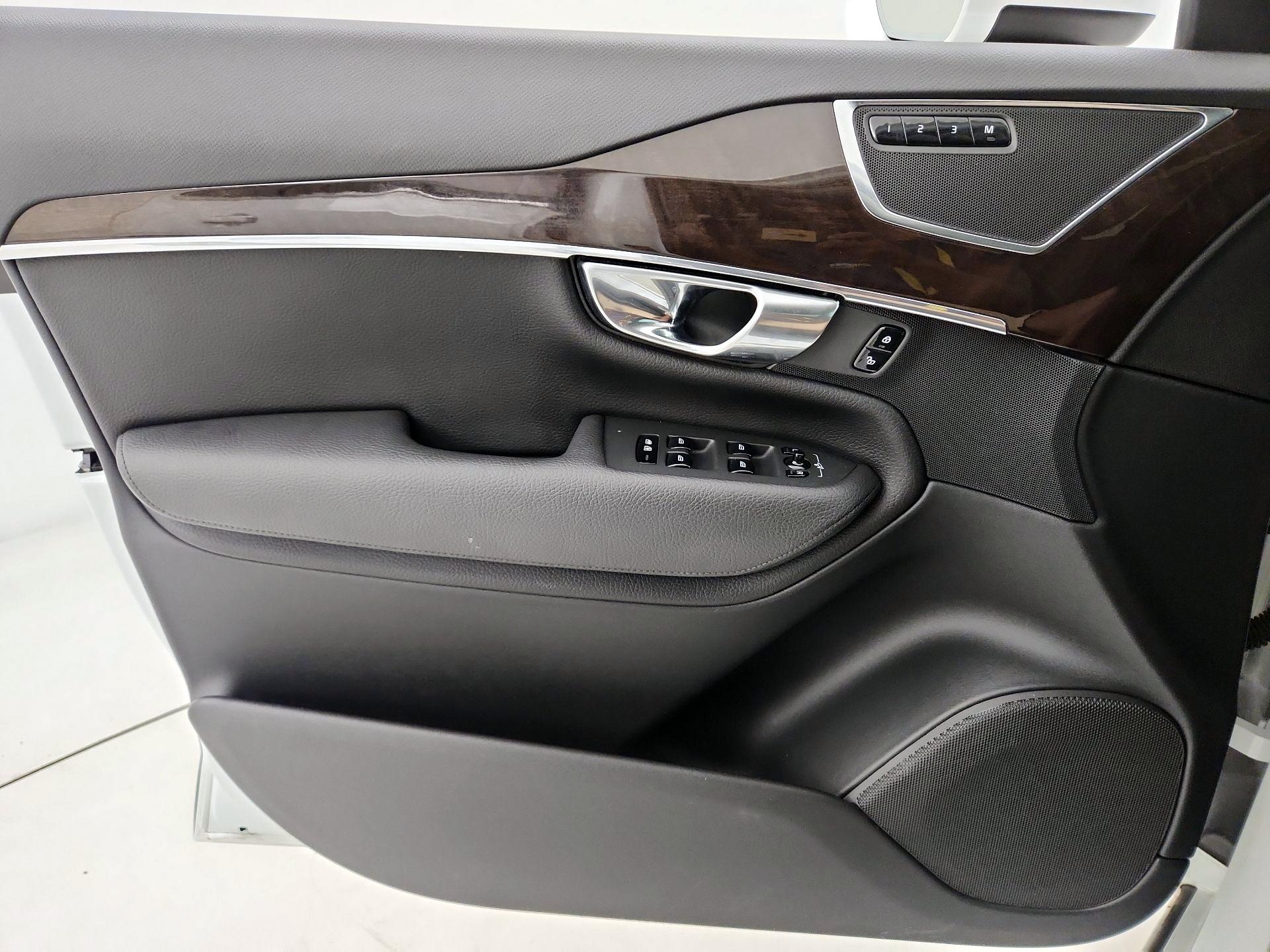 Thumbnail: 2017 Volvo XC90 - 12