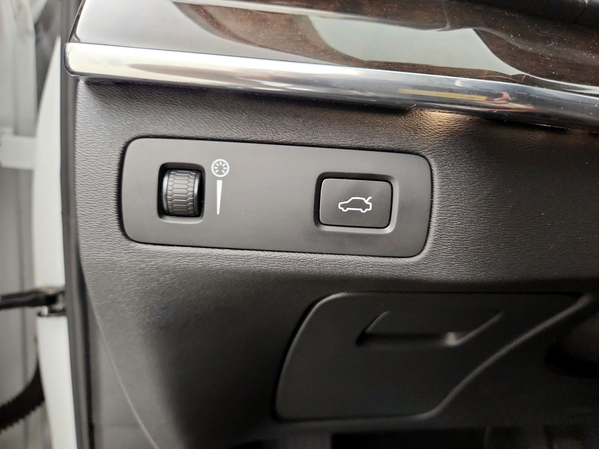 Thumbnail: 2017 Volvo XC90 - 13