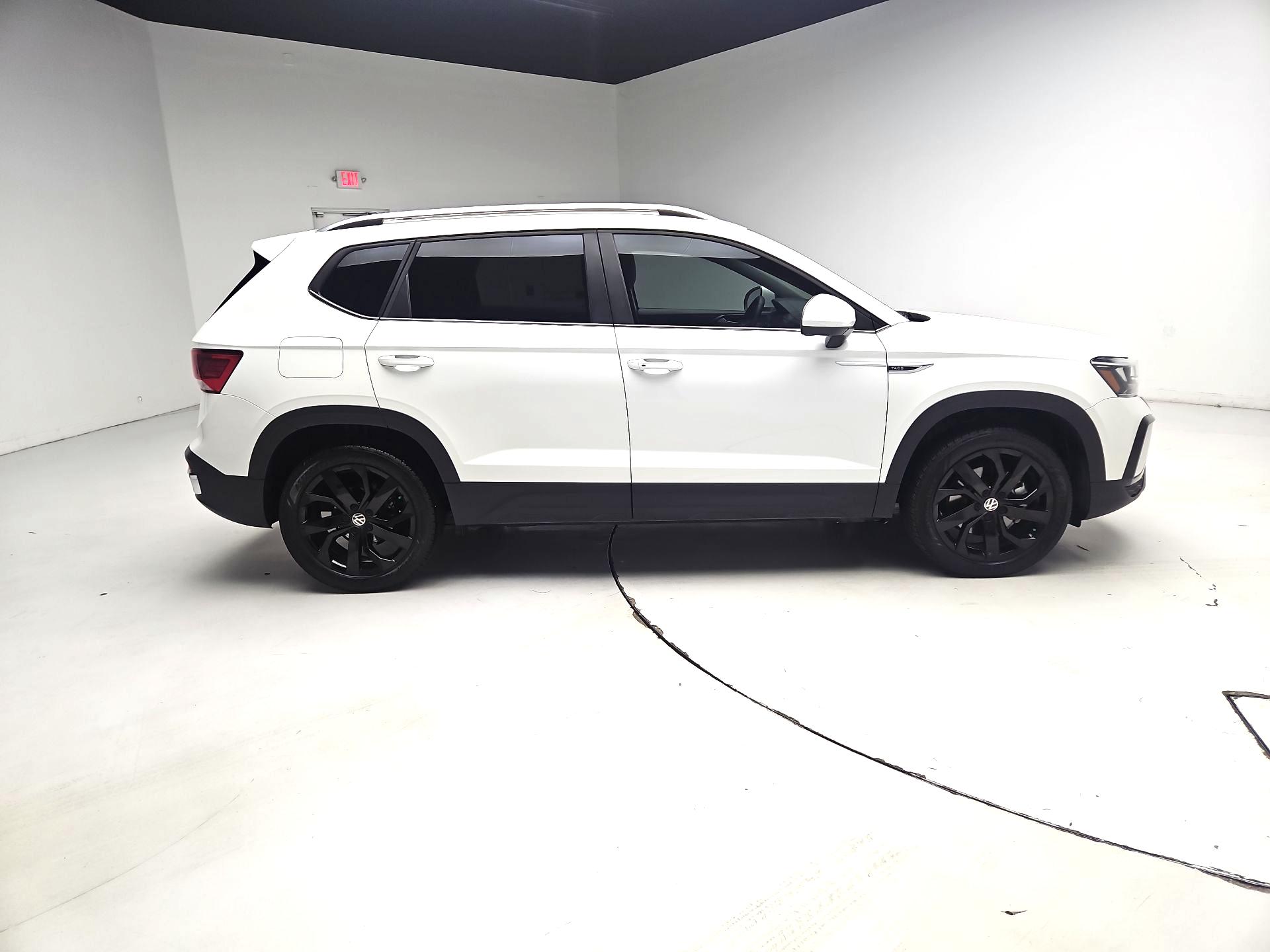 Thumbnail: 2023 Volkswagen Taos - 4