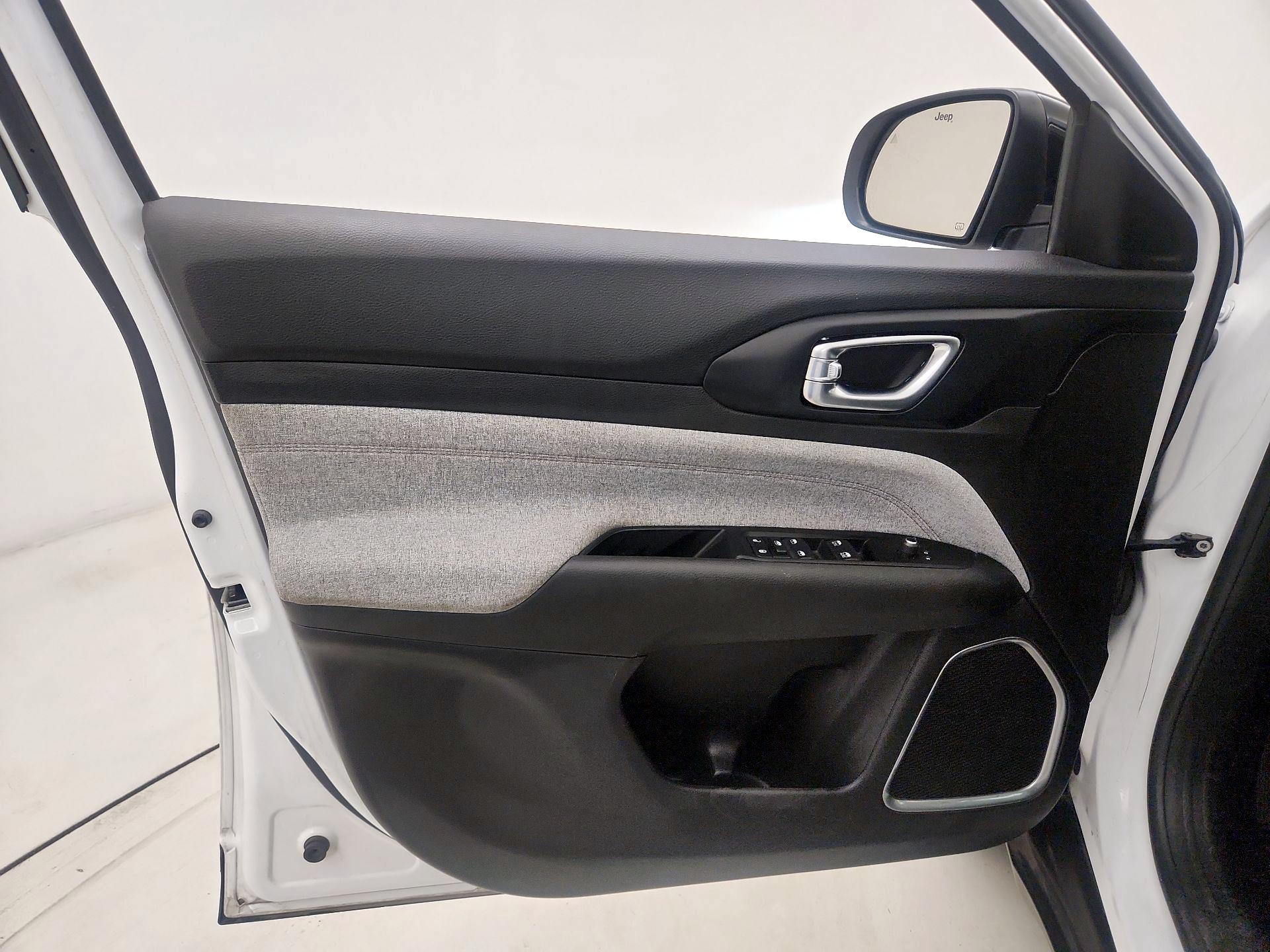 Thumbnail: 2022 Jeep Compass - 12