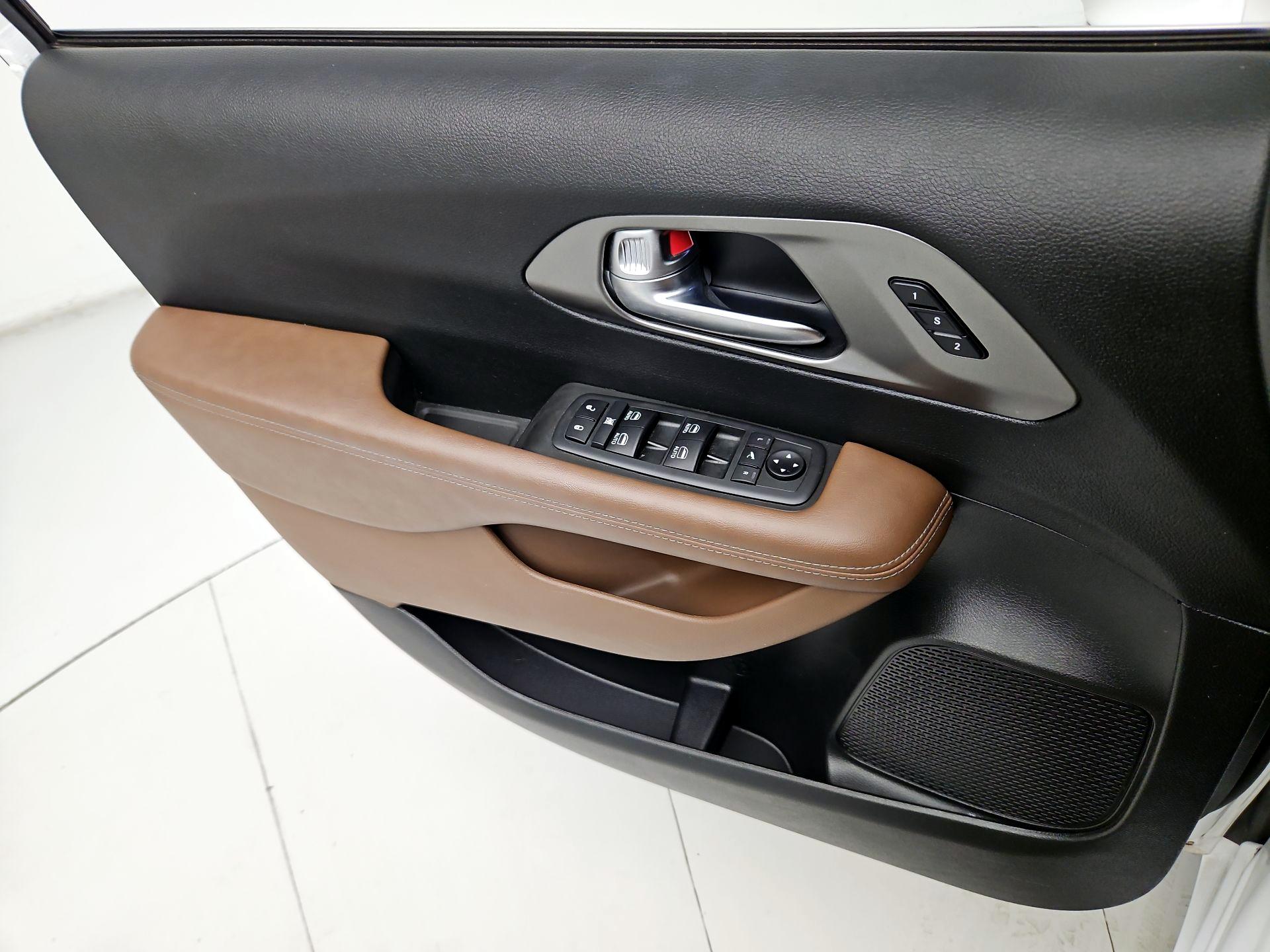 Thumbnail: 2020 Chrysler Pacifica - 12