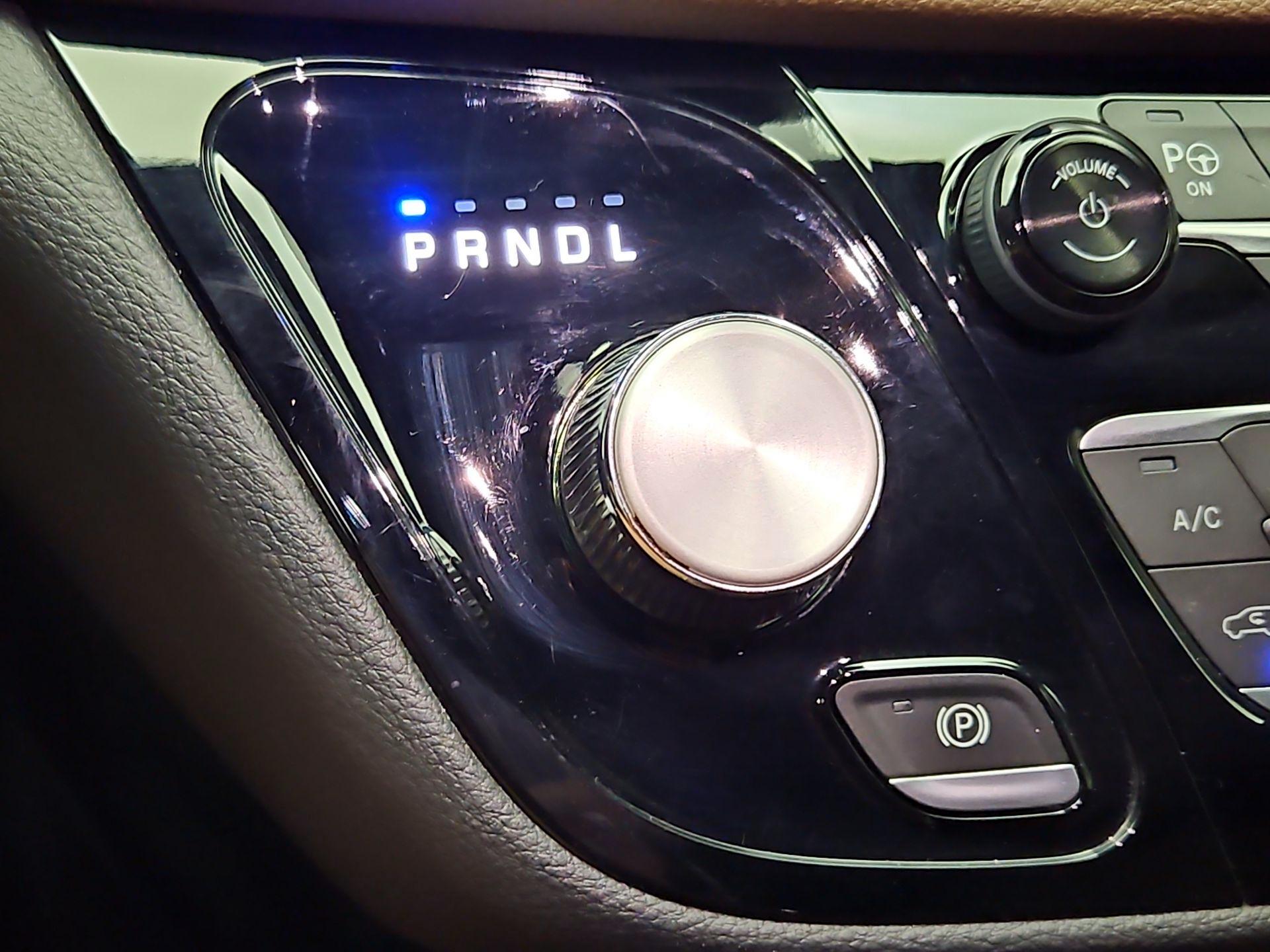 Thumbnail: 2020 Chrysler Pacifica - 18