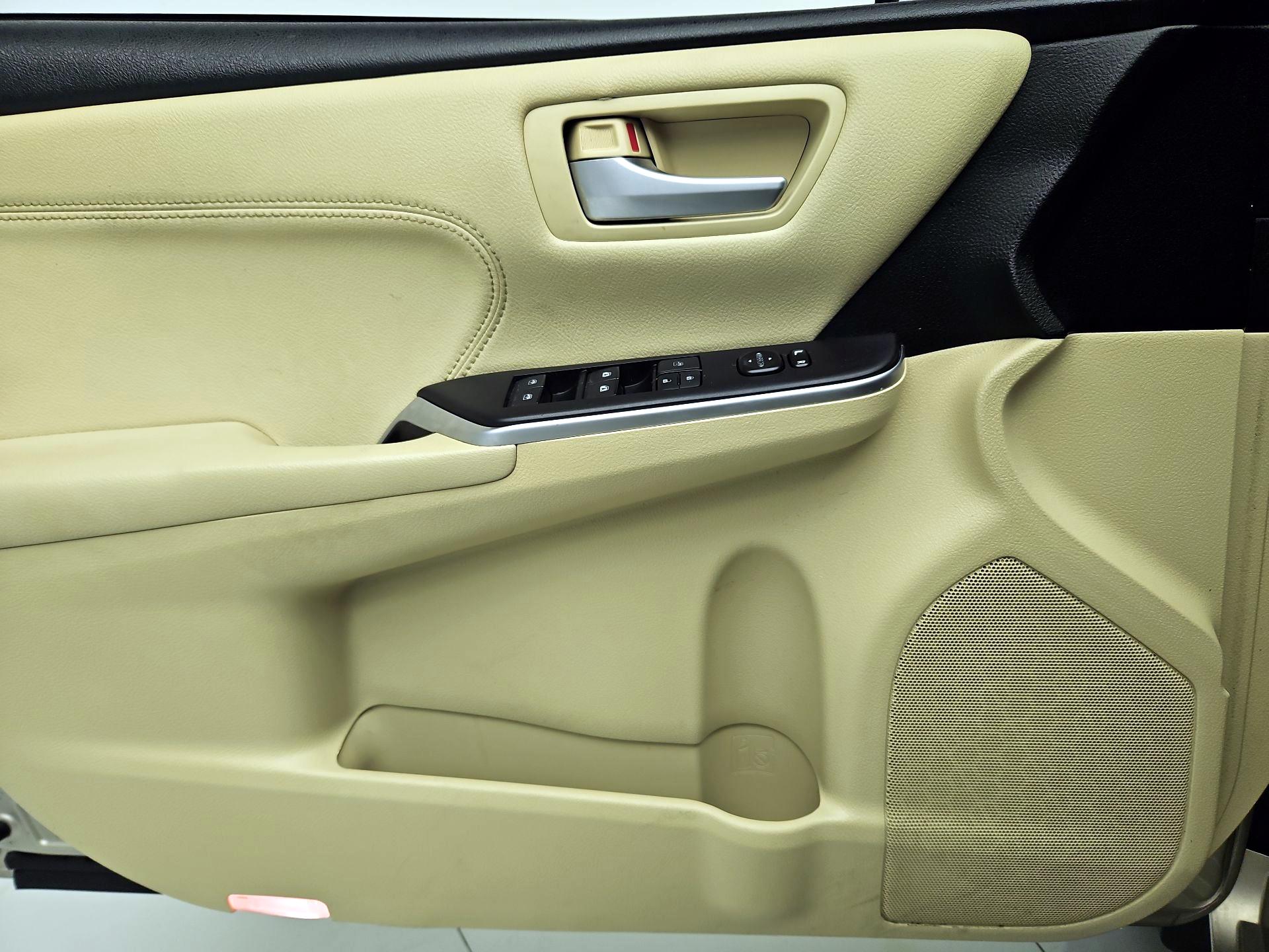 Thumbnail: 2017 Toyota Camry - 12