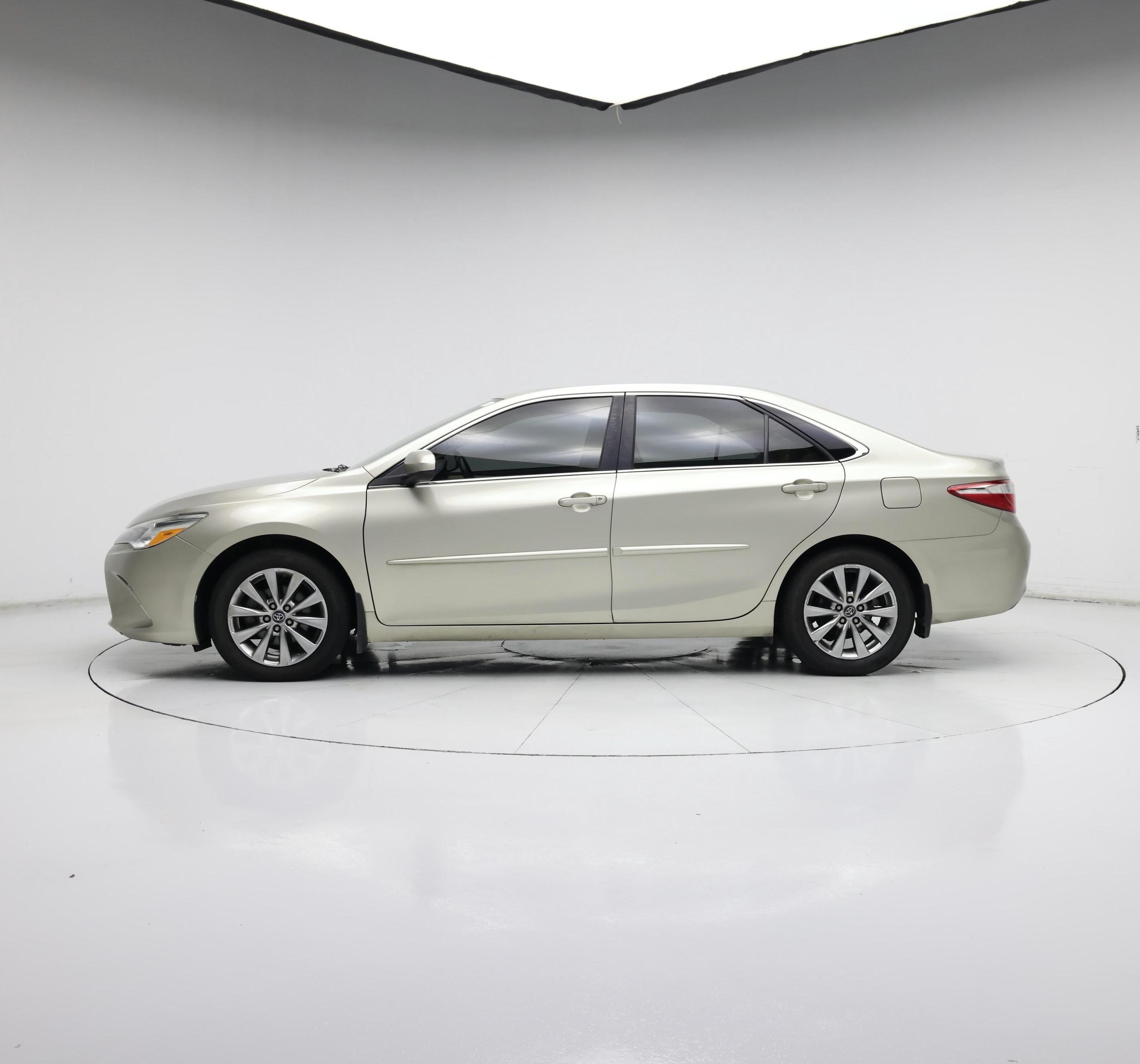 Thumbnail: 2017 Toyota Camry - 3