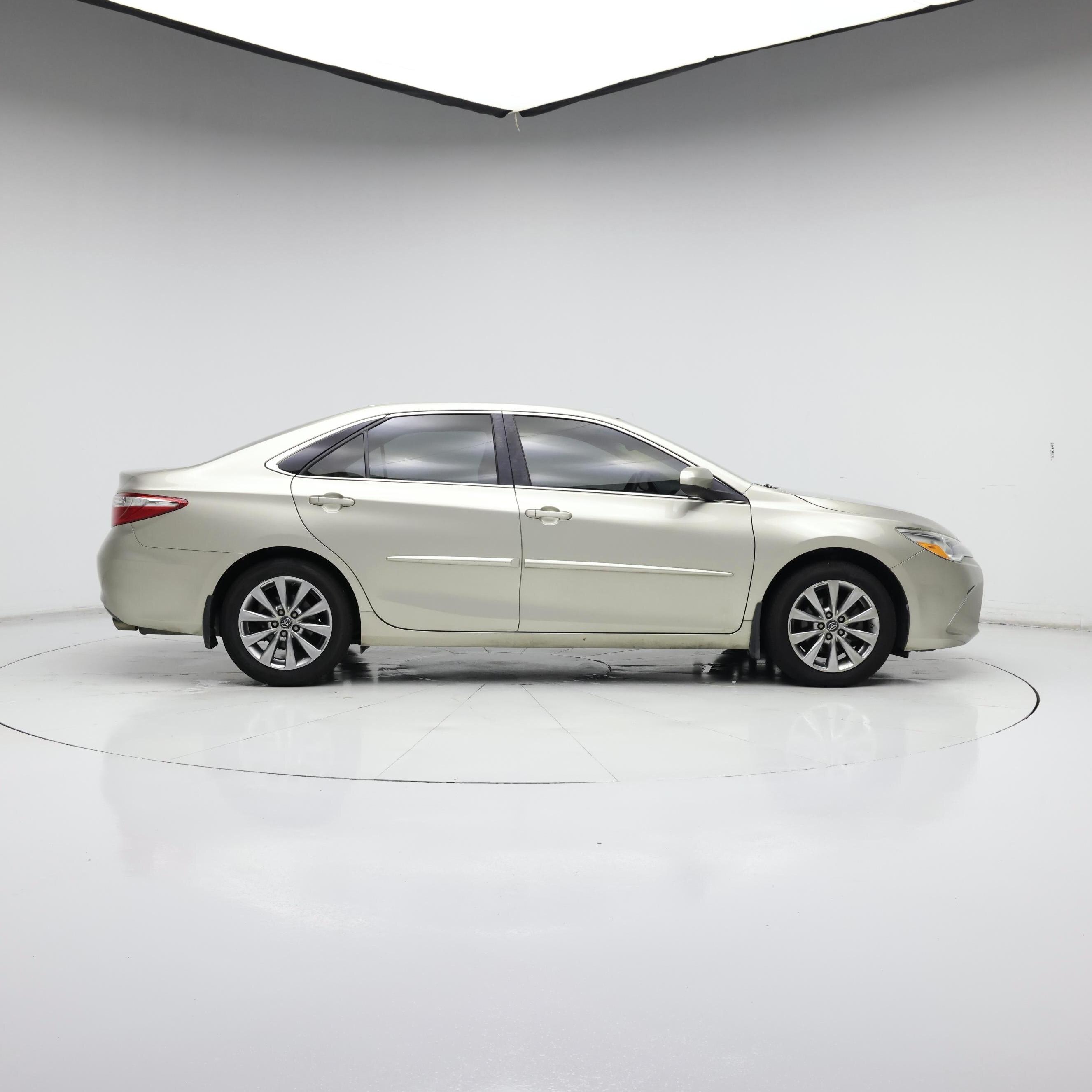 Thumbnail: 2017 Toyota Camry - 7