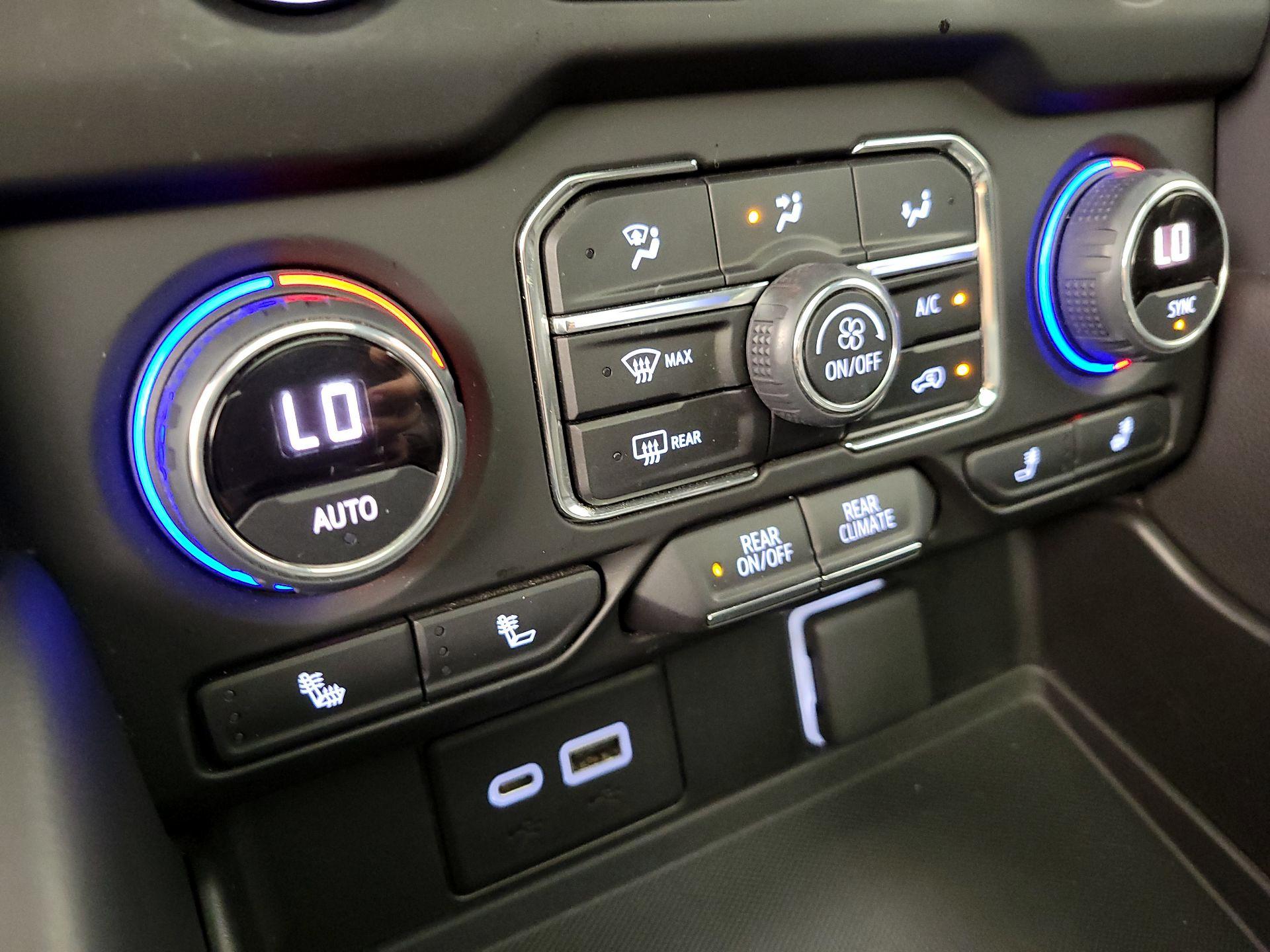 Thumbnail: 2022 Chevrolet Suburban - 16