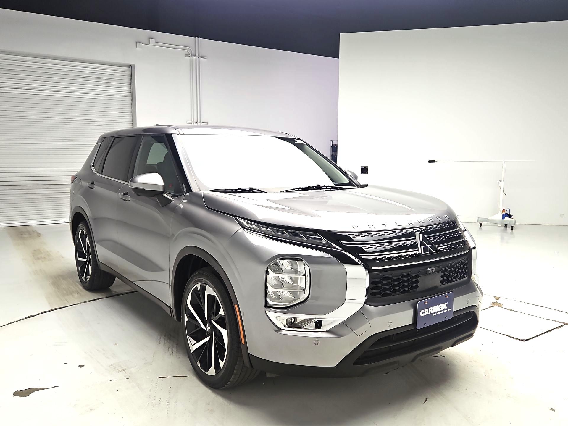 Thumbnail: 2022 Mitsubishi Outlander - 1
