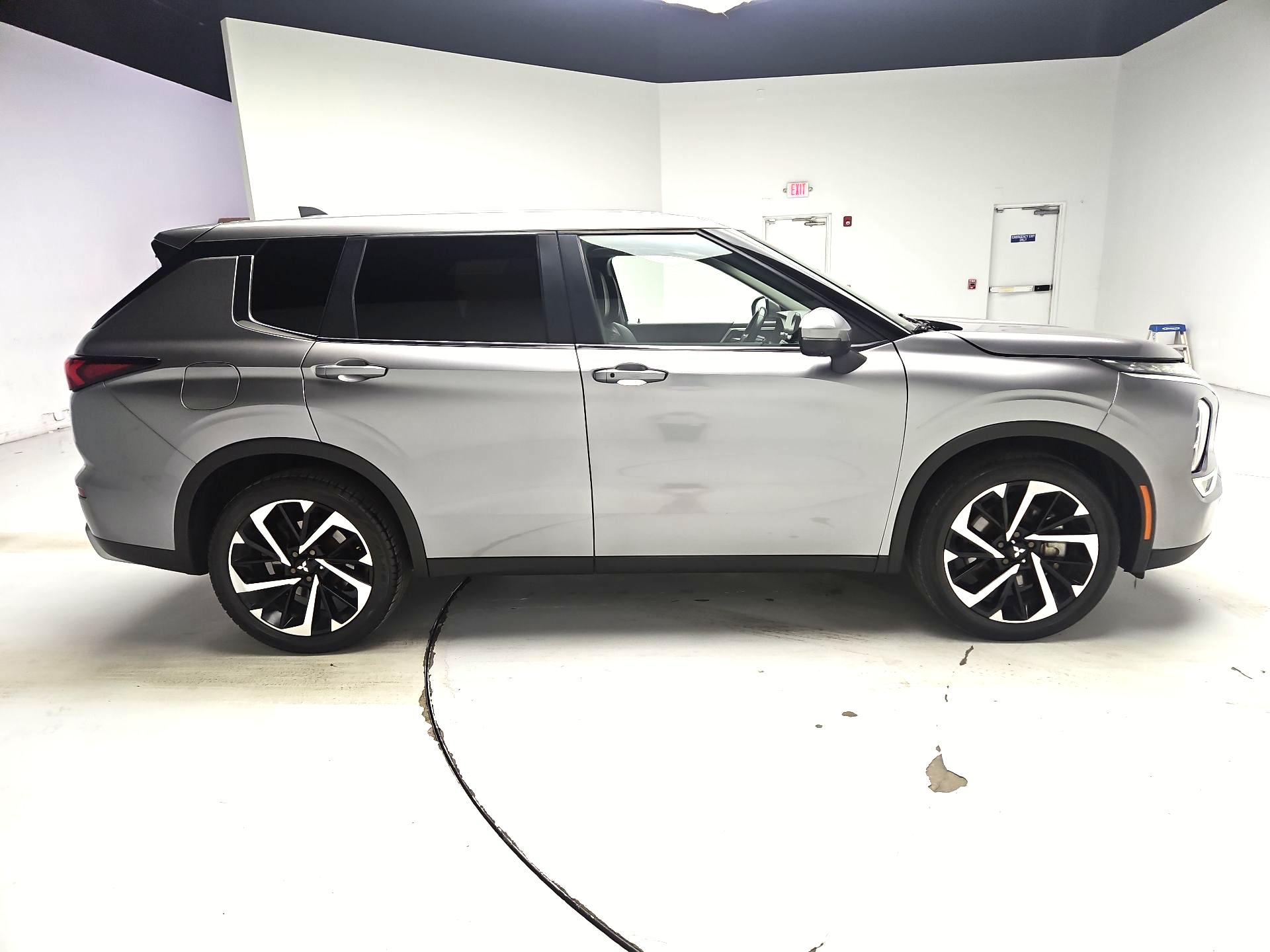 Thumbnail: 2022 Mitsubishi Outlander - 4