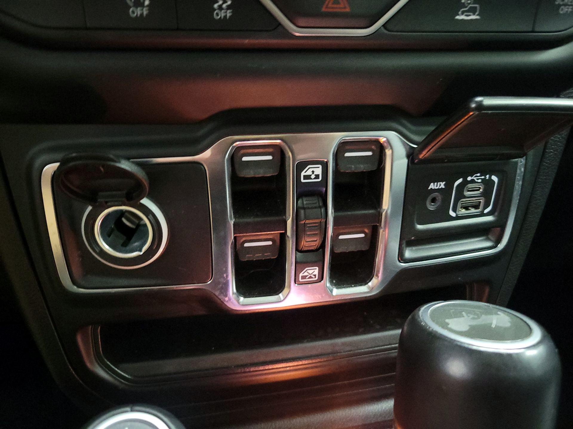 Thumbnail: 2021 Jeep Wrangler - 18