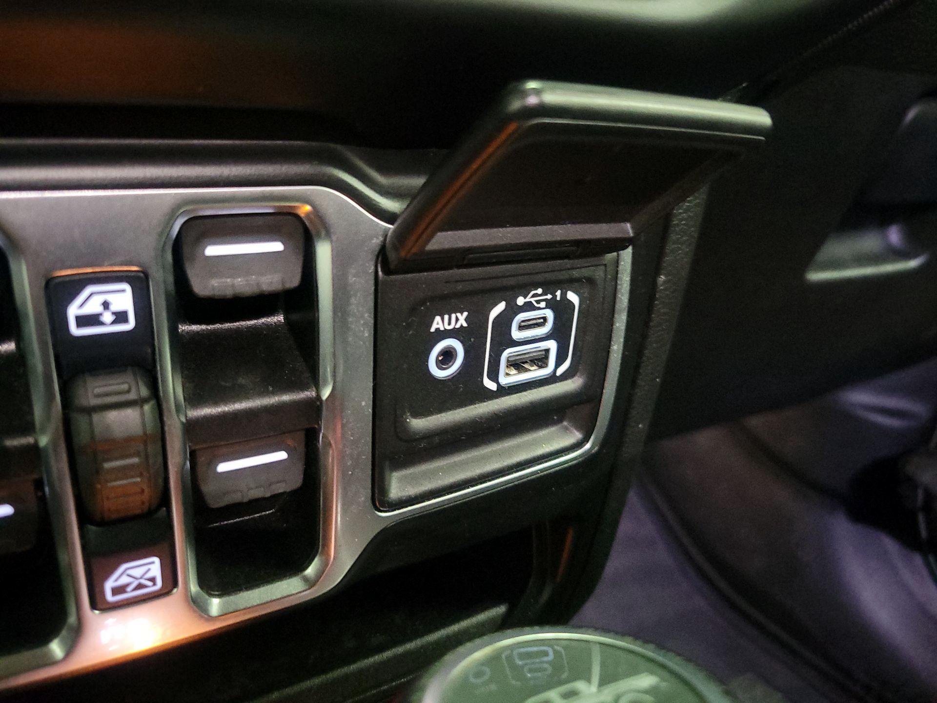Thumbnail: 2022 Jeep Gladiator - 17