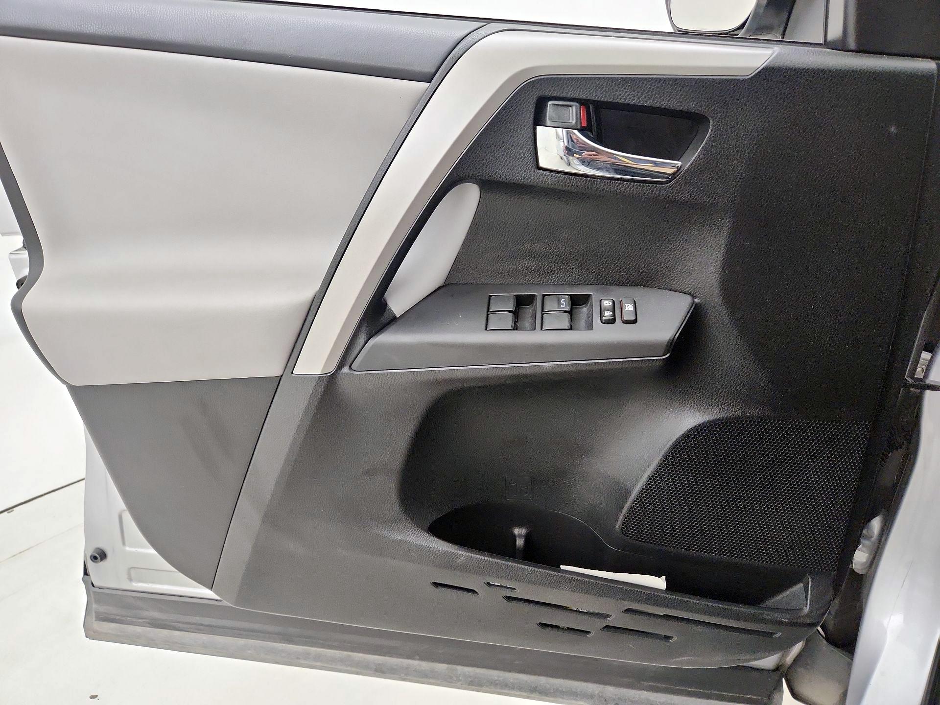 Thumbnail: 2017 Toyota RAV4 - 12