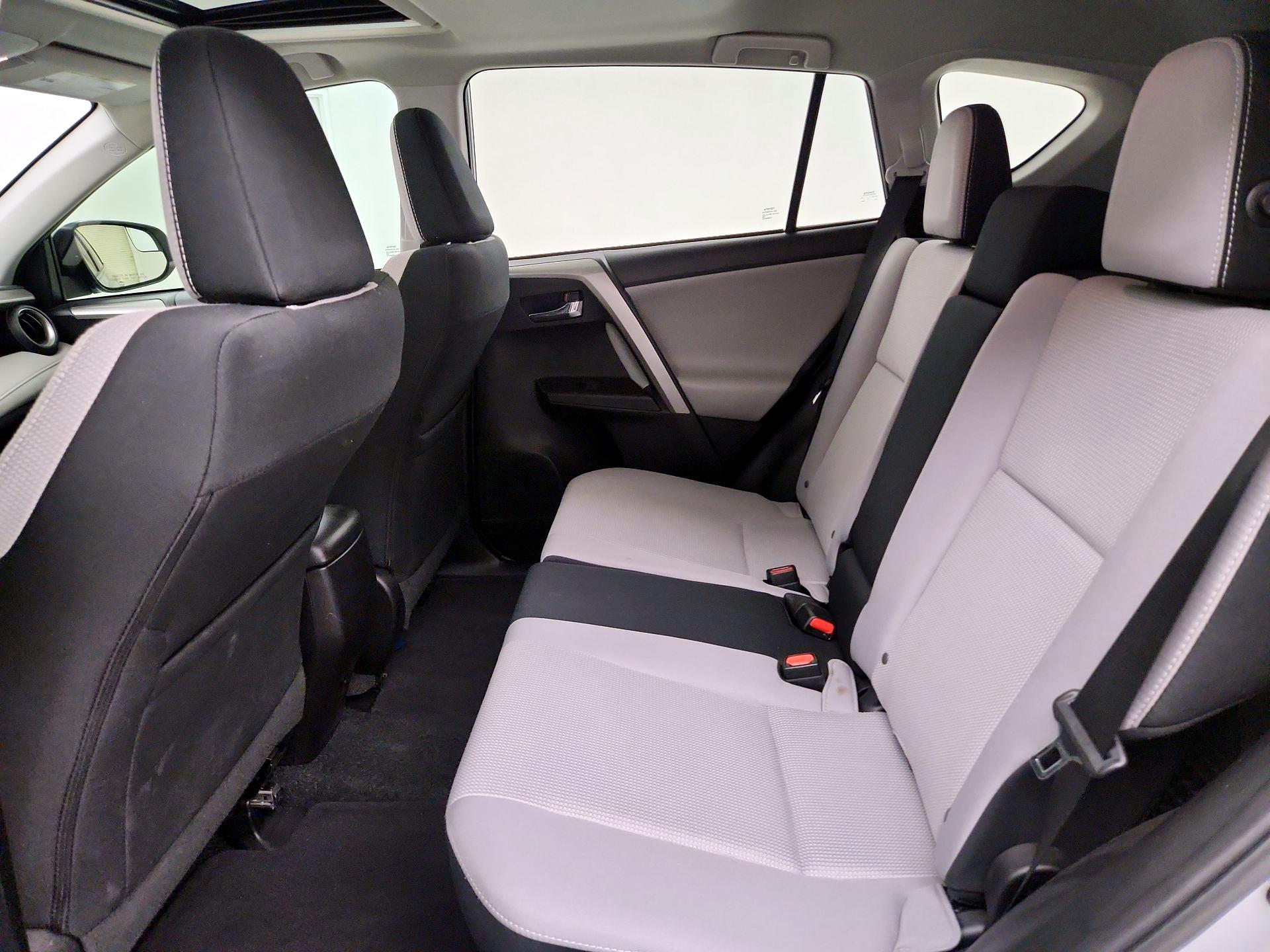 Thumbnail: 2017 Toyota RAV4 - 20