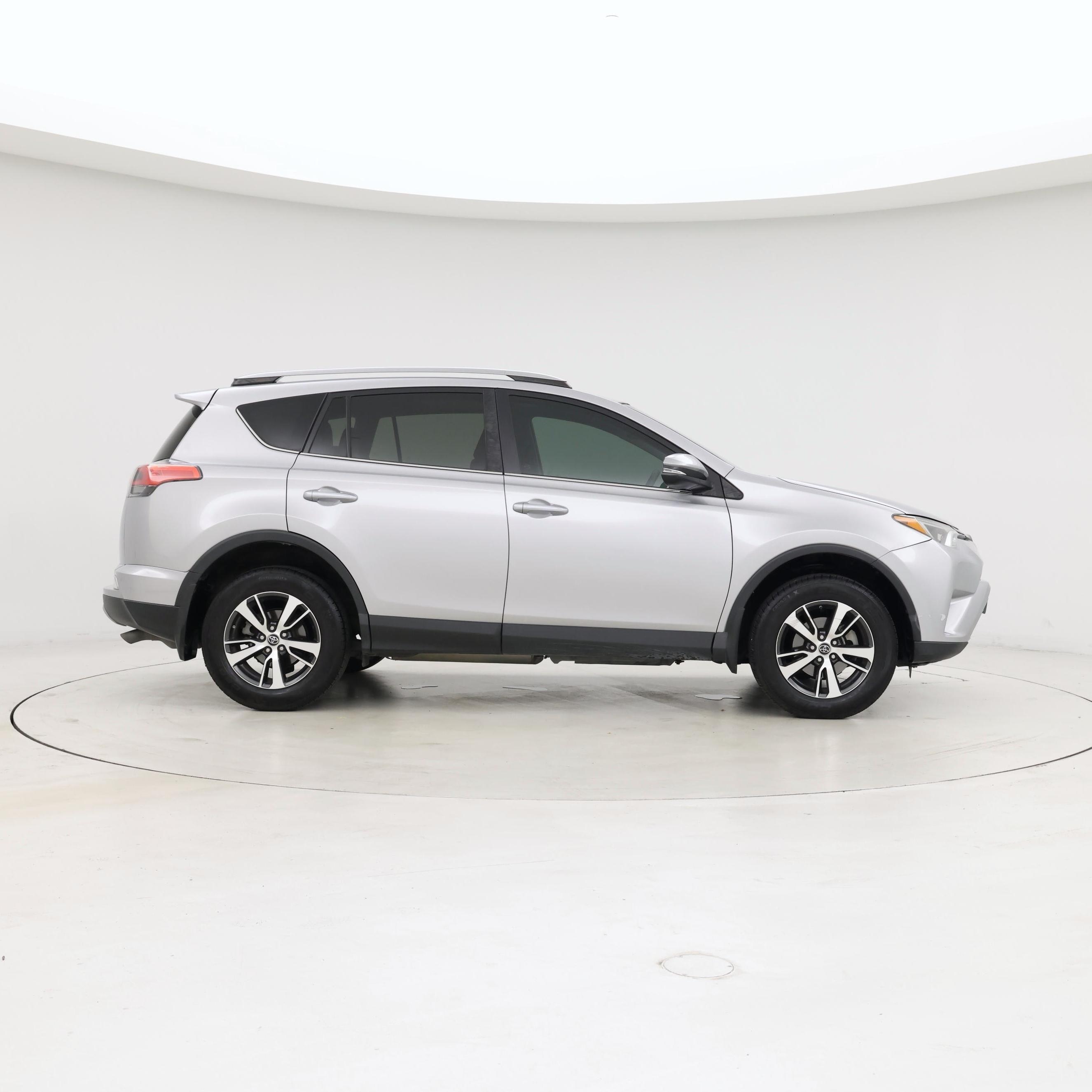 Thumbnail: 2017 Toyota RAV4 - 7