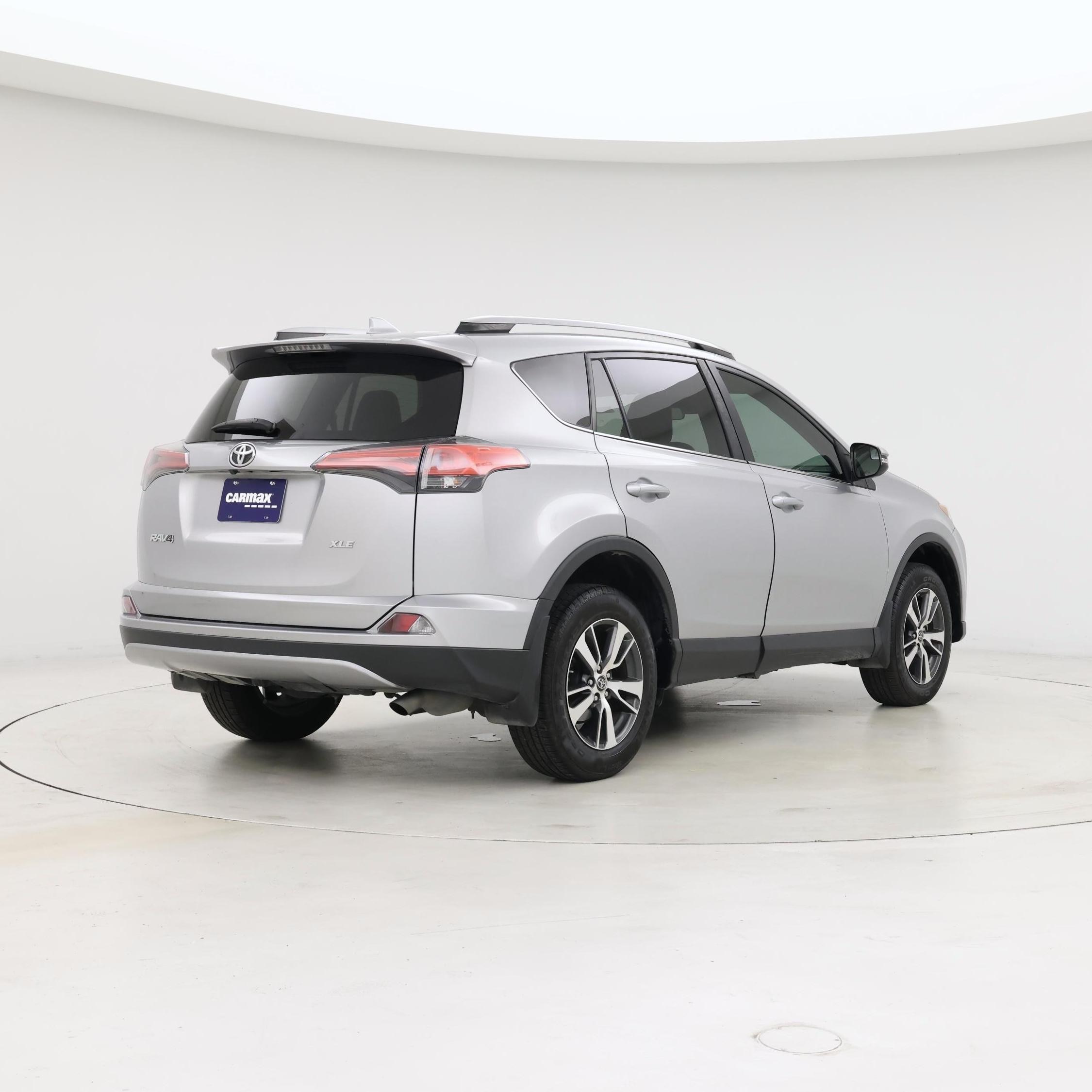 Thumbnail: 2017 Toyota RAV4 - 8