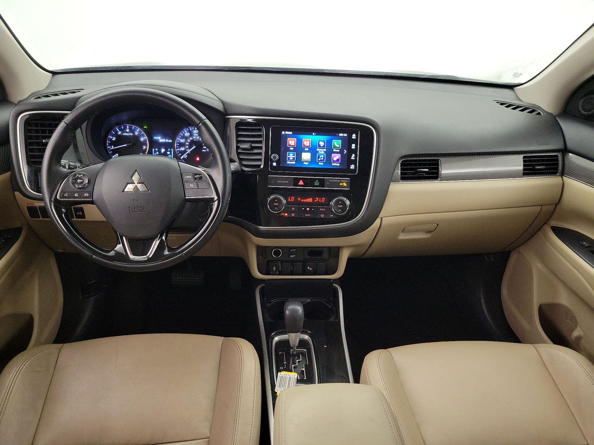 Thumbnail: 2019 Mitsubishi Outlander - 9