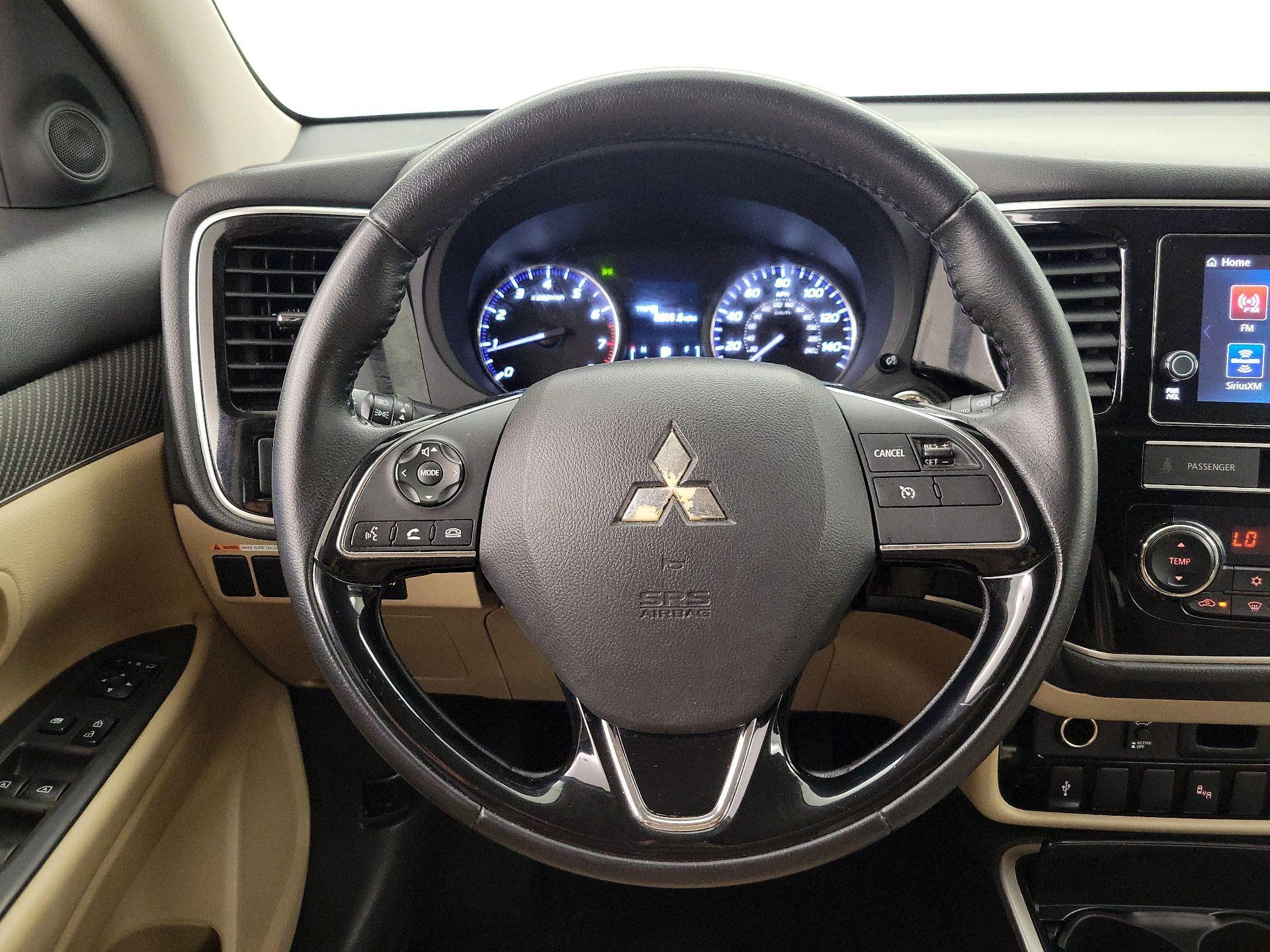 Thumbnail: 2019 Mitsubishi Outlander - 10