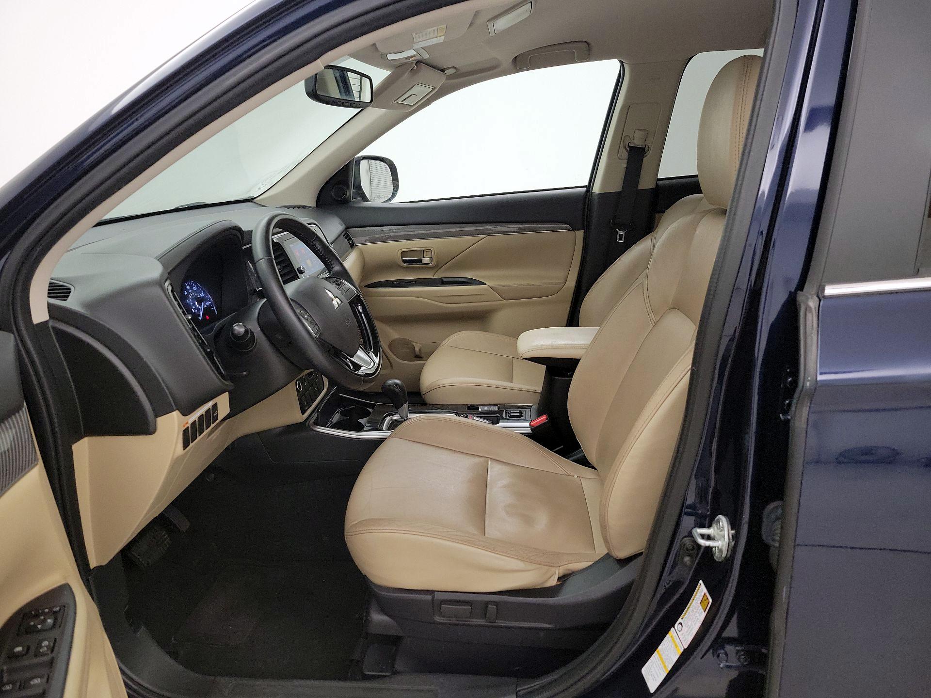 Thumbnail: 2019 Mitsubishi Outlander - 11