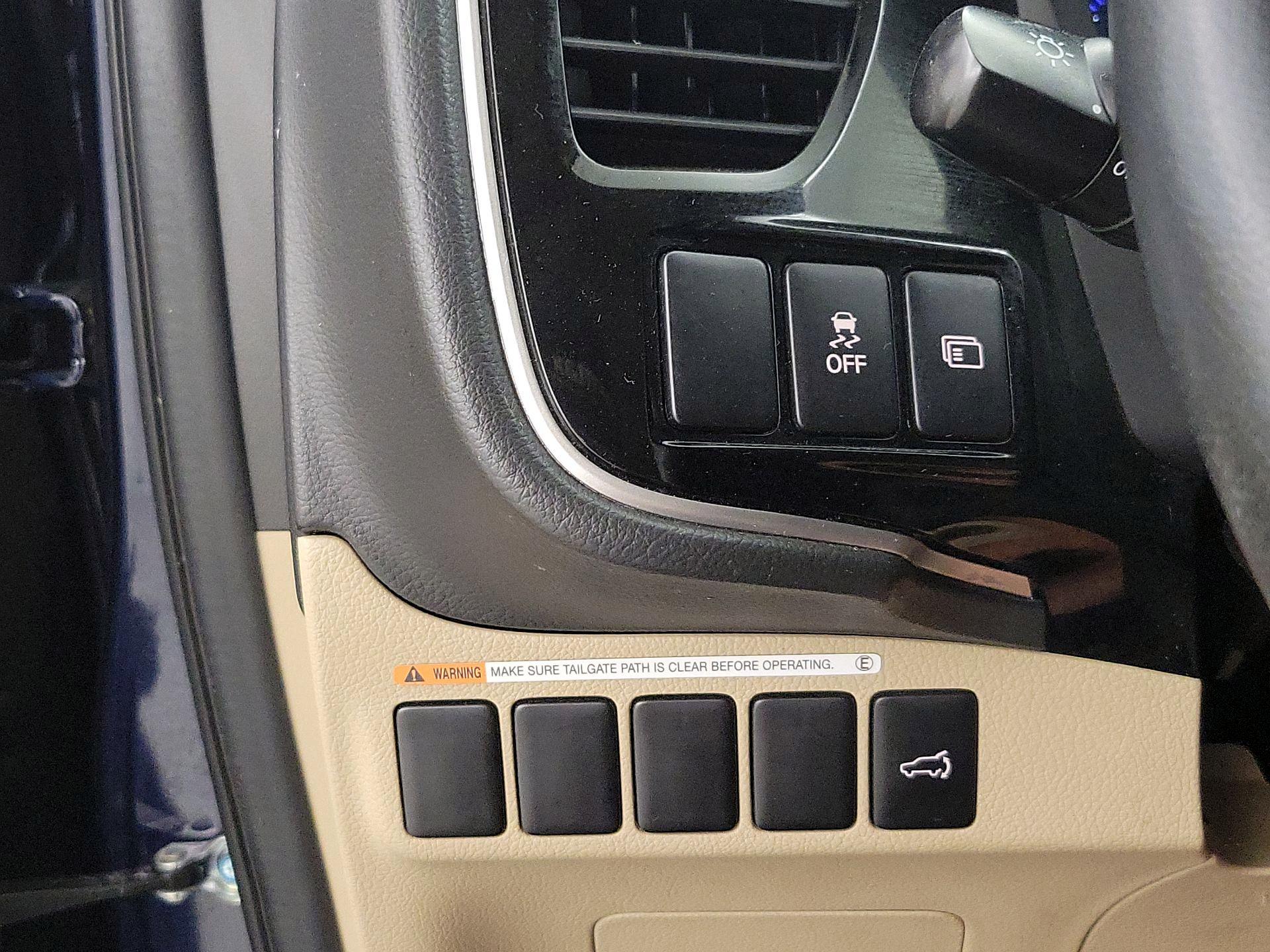 Thumbnail: 2019 Mitsubishi Outlander - 13