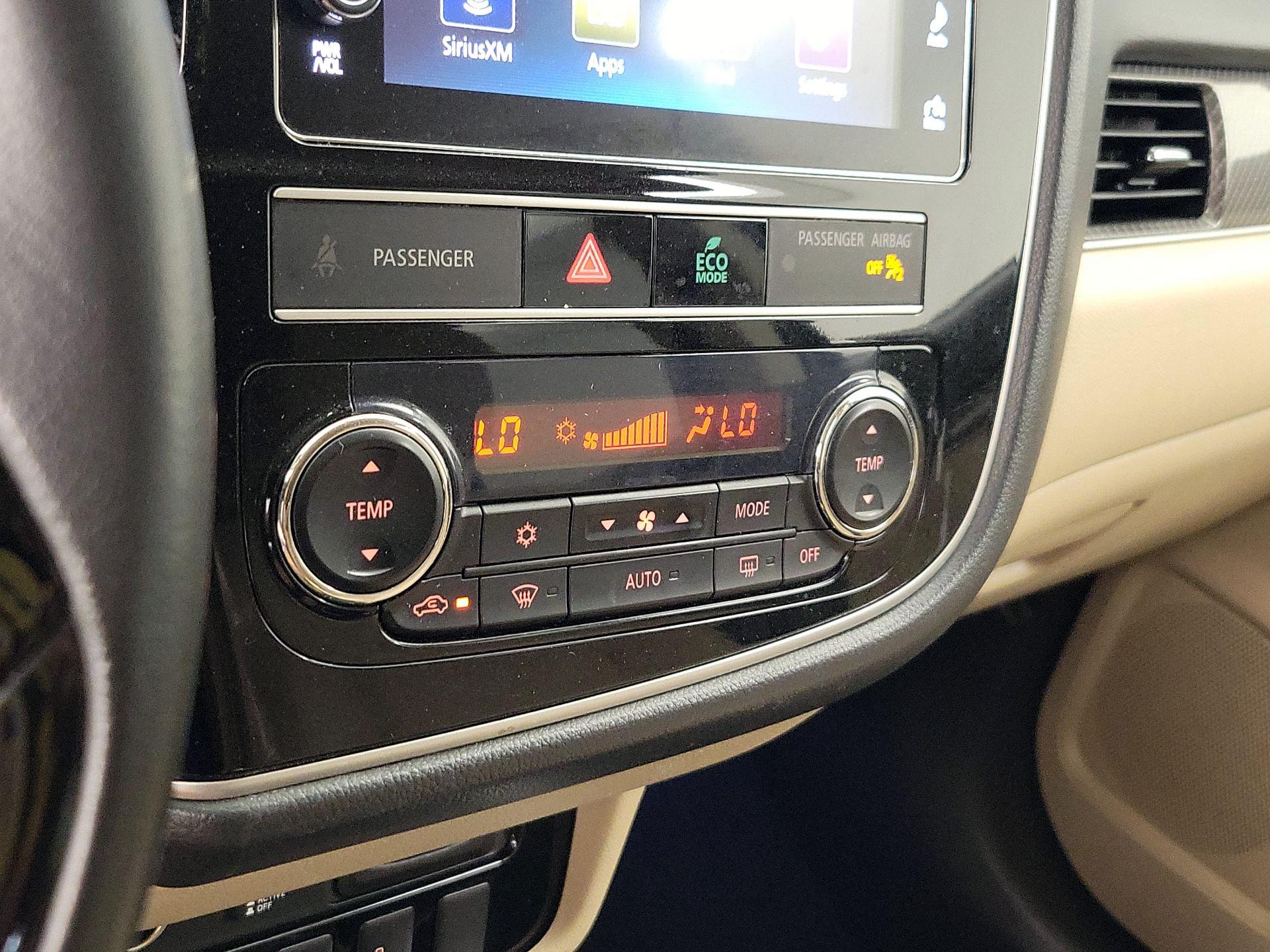 Thumbnail: 2019 Mitsubishi Outlander - 16