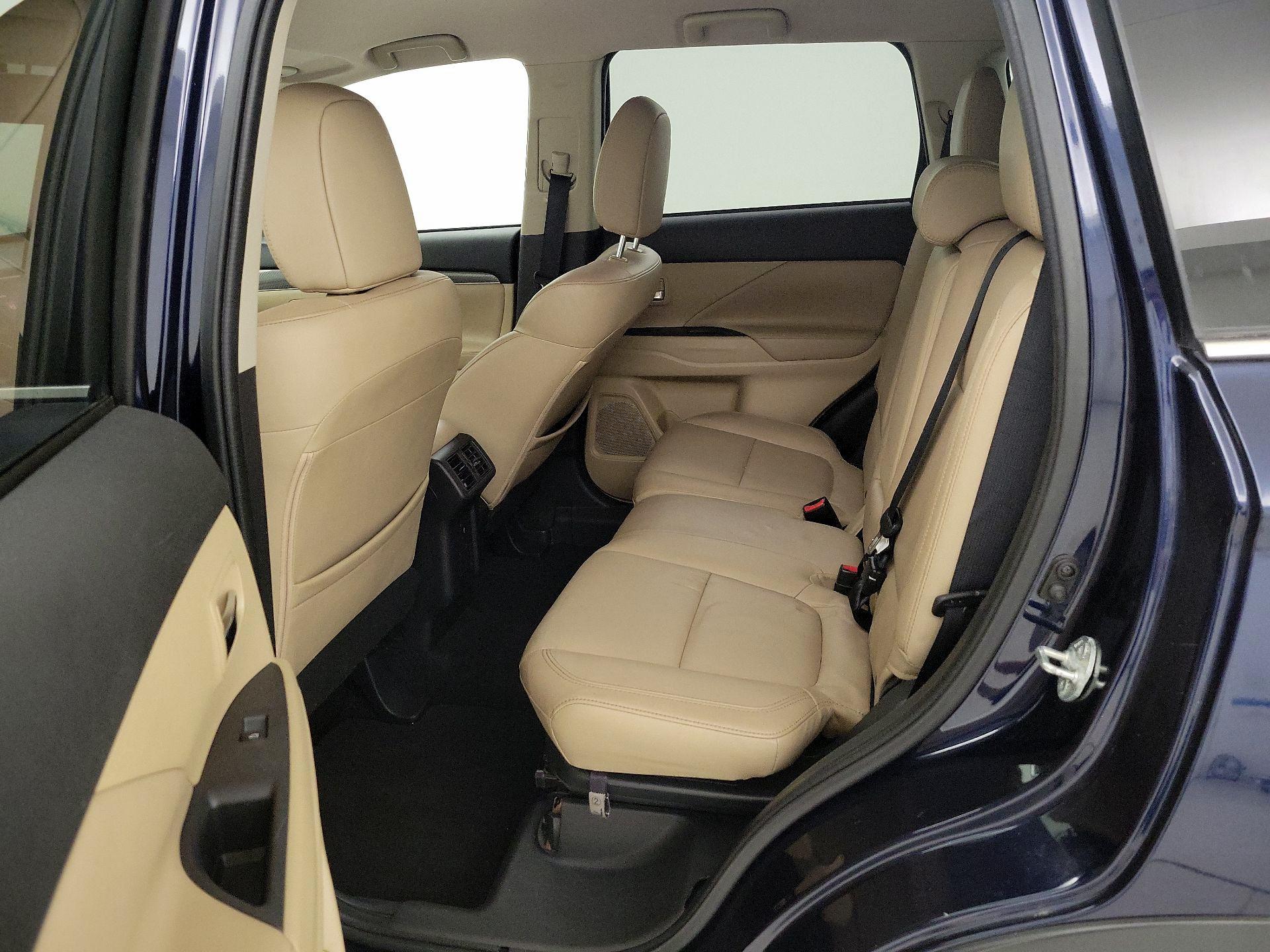 Thumbnail: 2019 Mitsubishi Outlander - 19