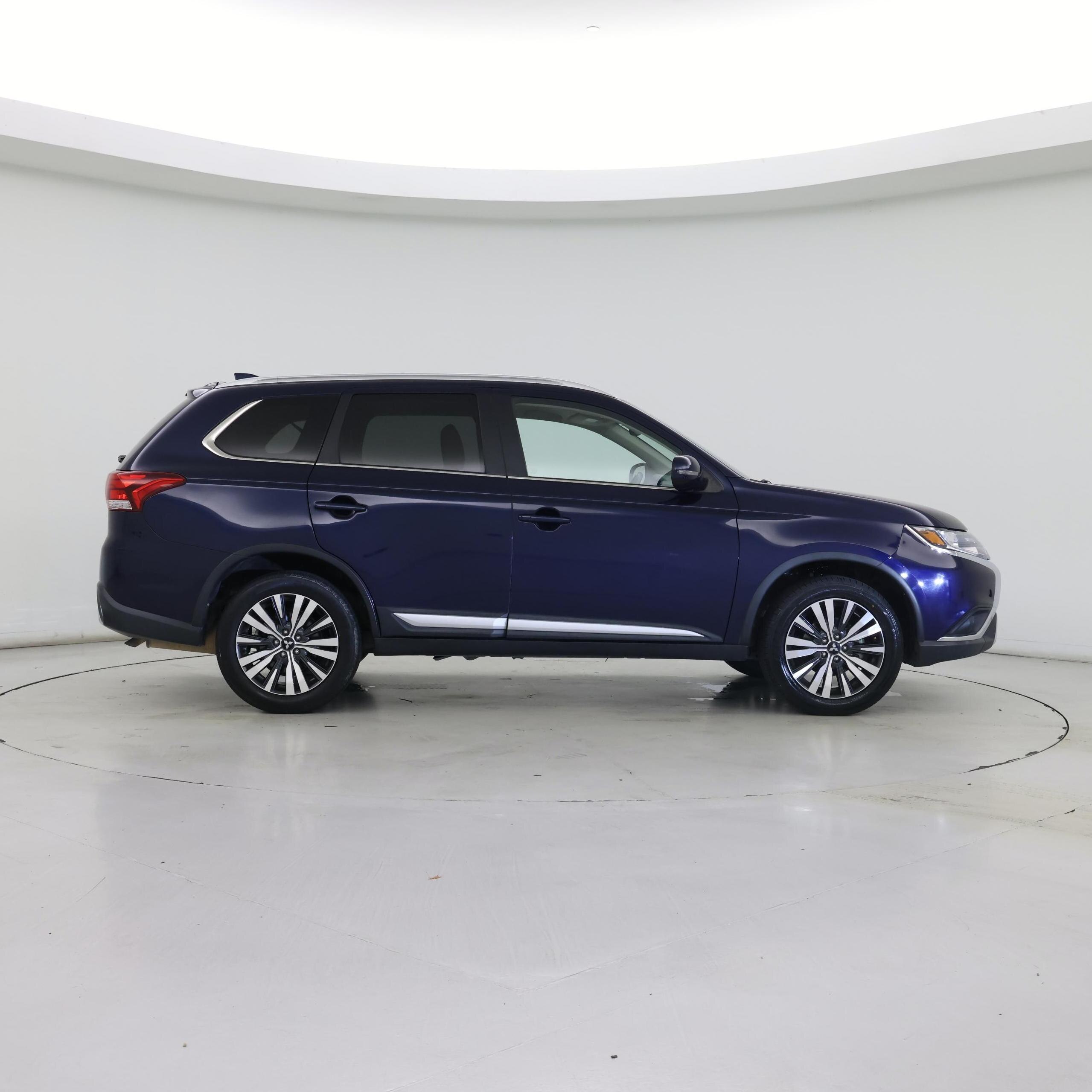 Thumbnail: 2019 Mitsubishi Outlander - 7