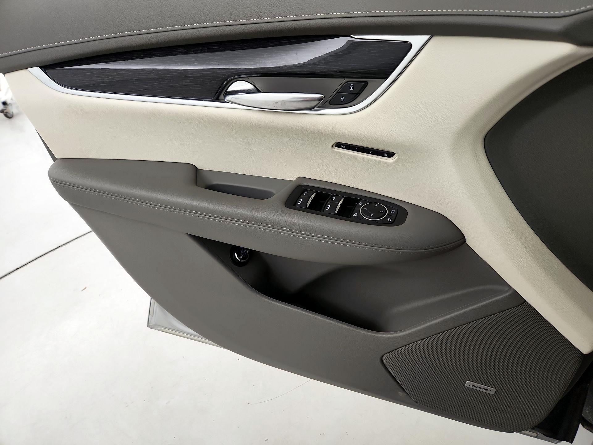 Thumbnail: 2020 Cadillac XT6 - 12