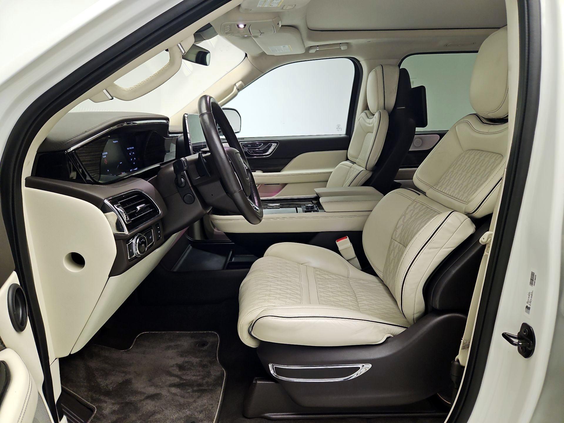 Thumbnail: 2020 Lincoln Navigator - 11