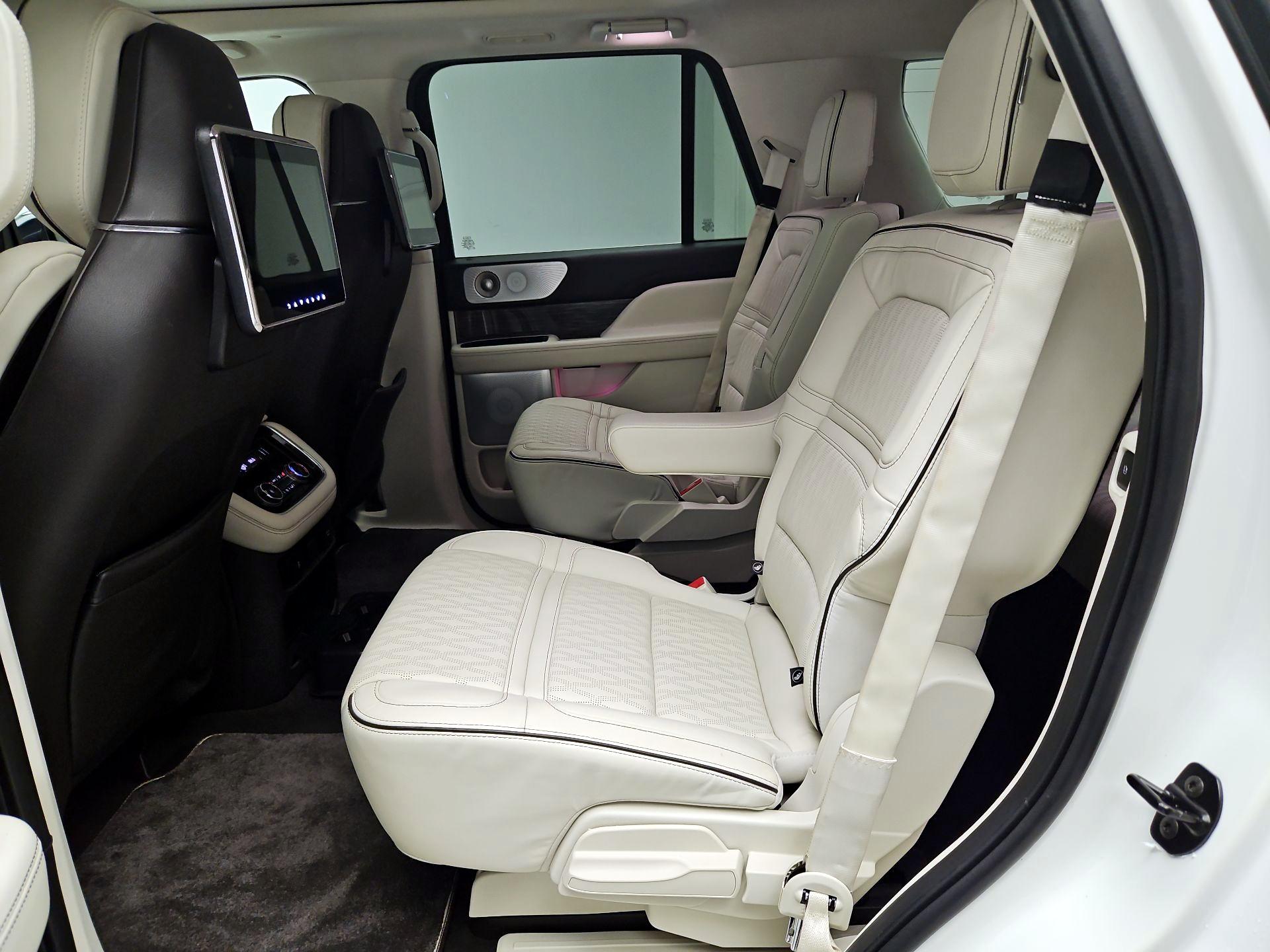 Thumbnail: 2020 Lincoln Navigator - 18