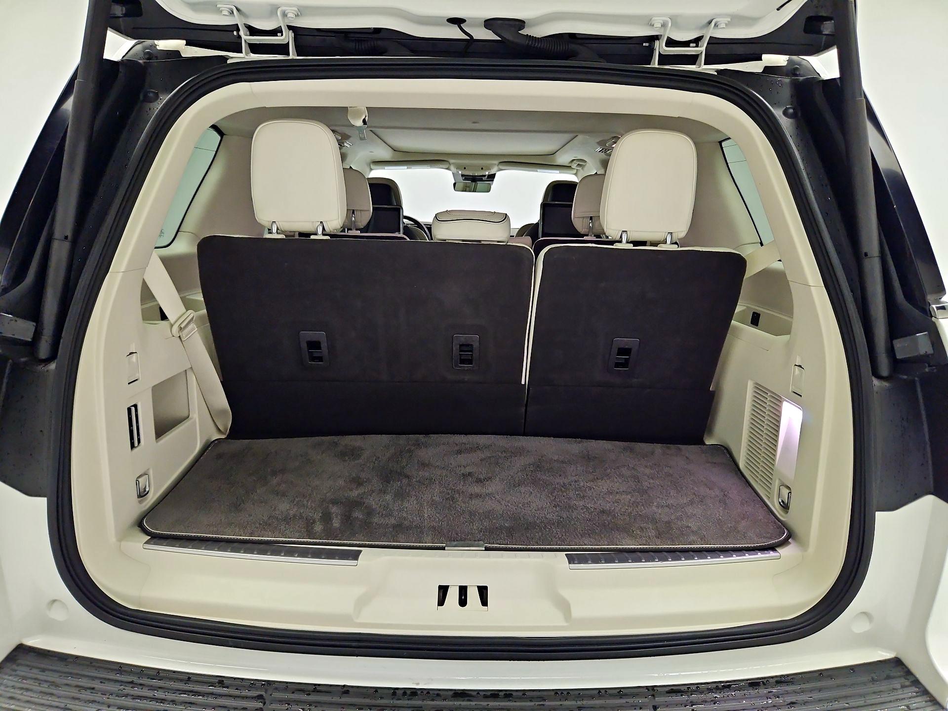 Thumbnail: 2020 Lincoln Navigator - 19
