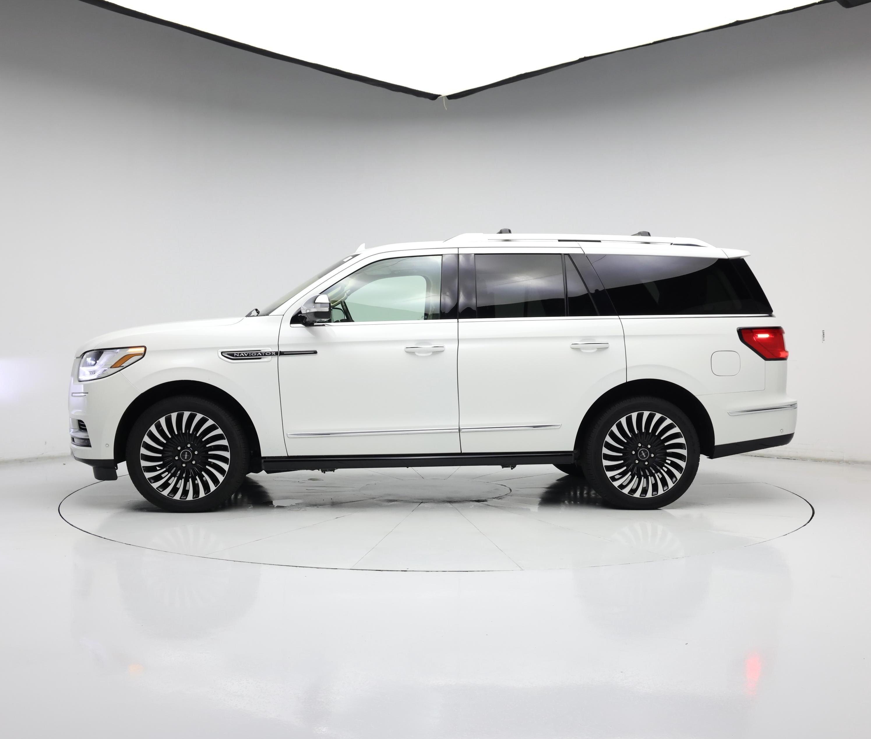 Thumbnail: 2020 Lincoln Navigator - 3