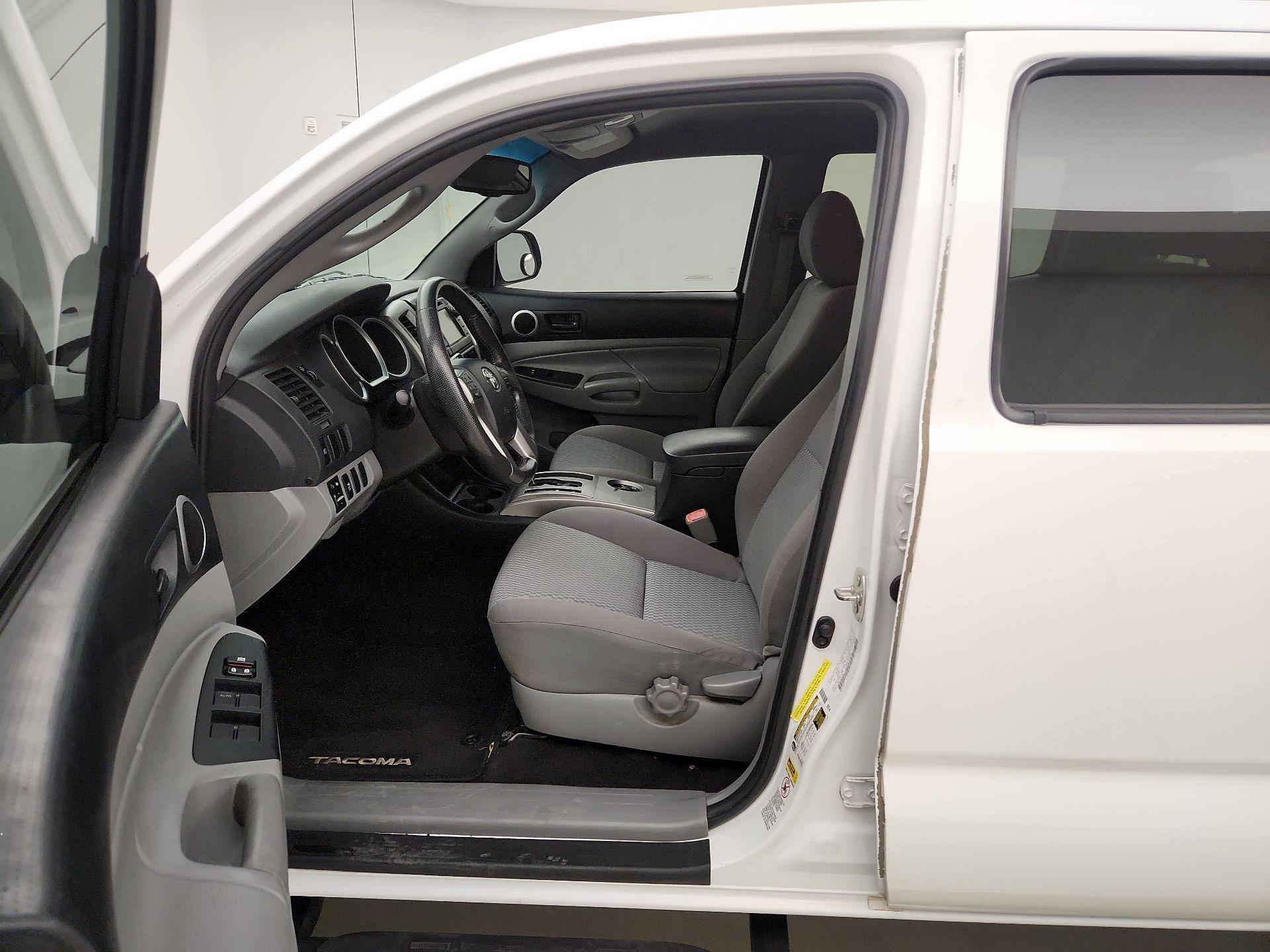 Thumbnail: 2013 Toyota Tacoma - 11