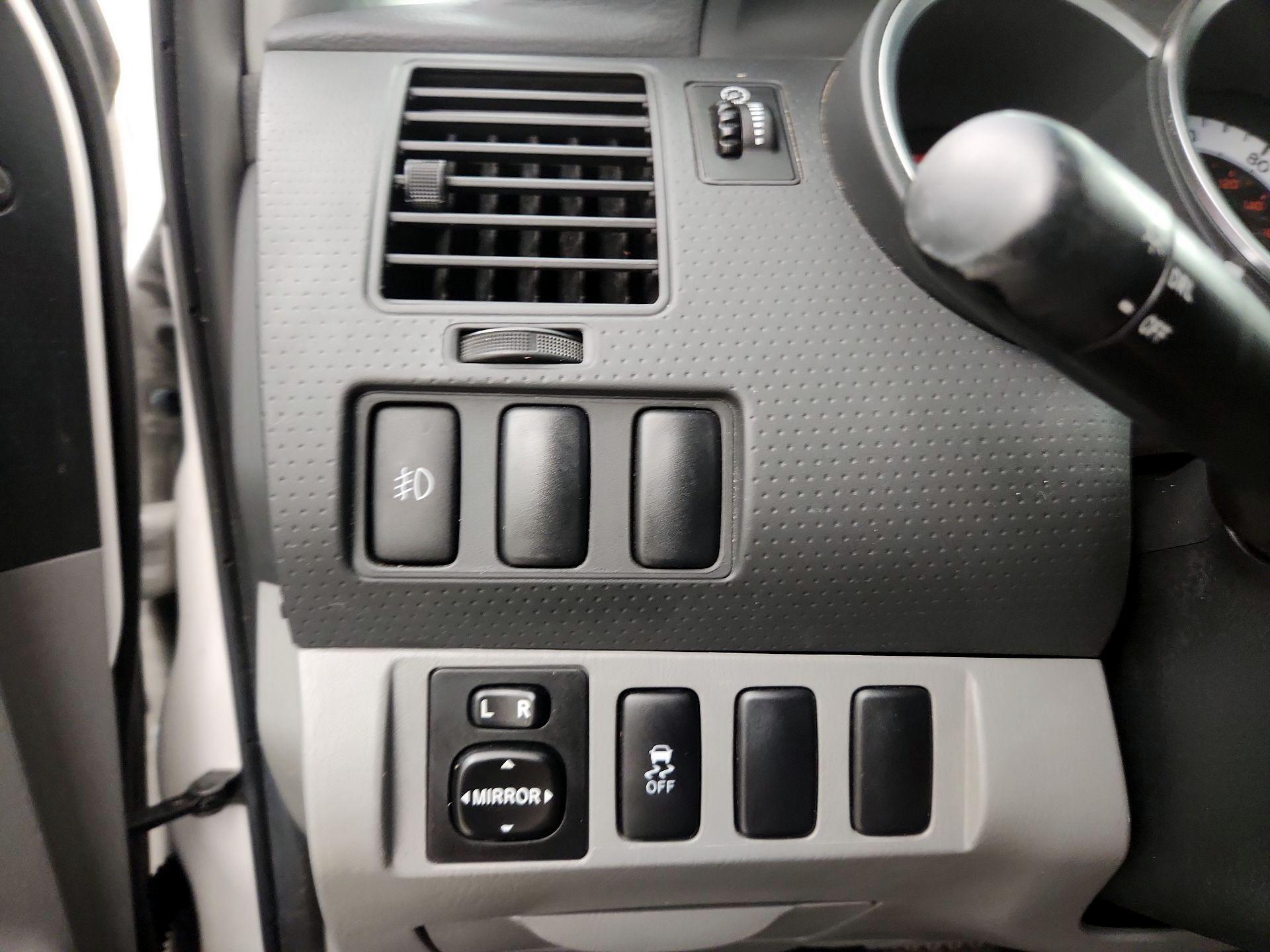 Thumbnail: 2013 Toyota Tacoma - 13