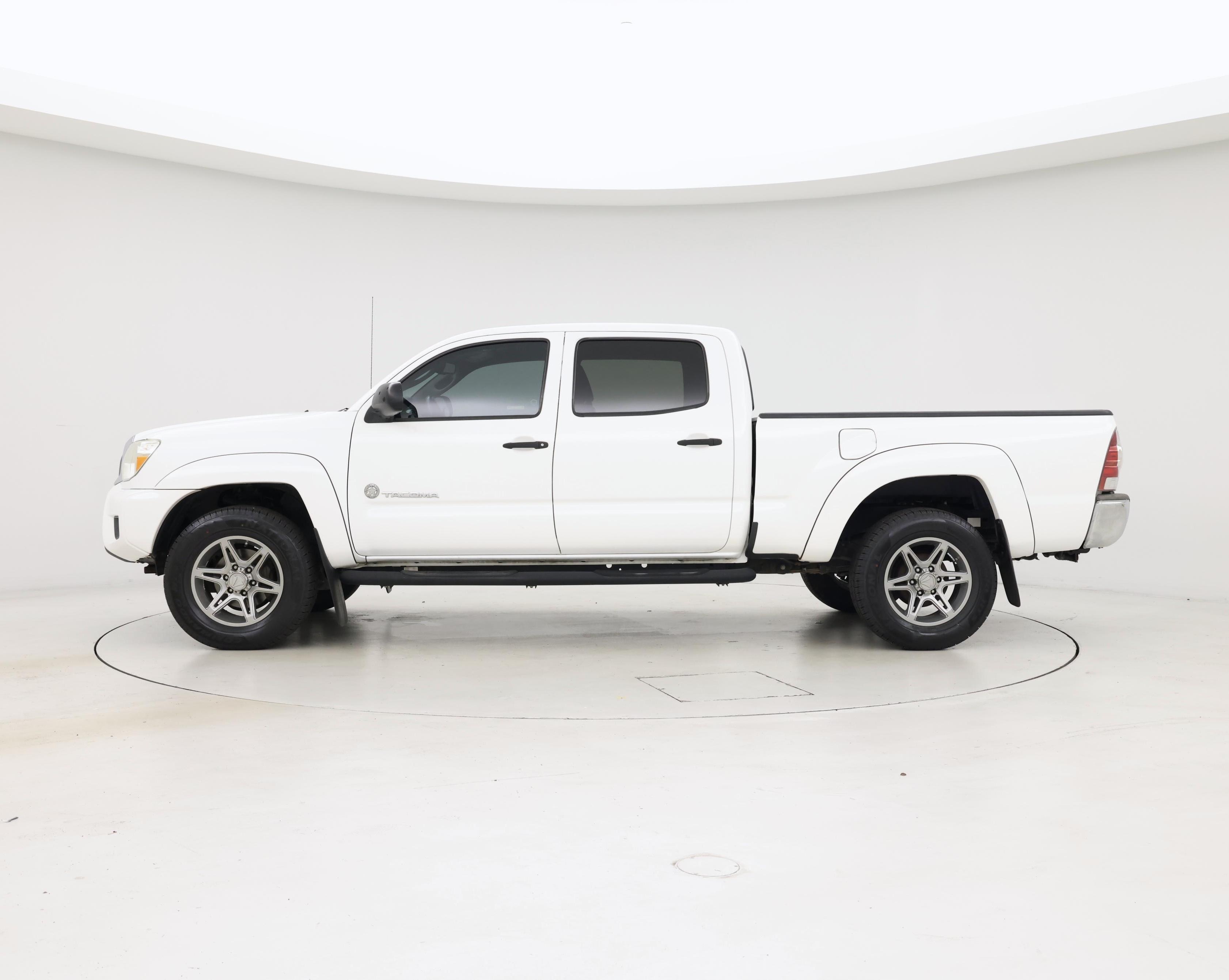 Thumbnail: 2013 Toyota Tacoma - 3