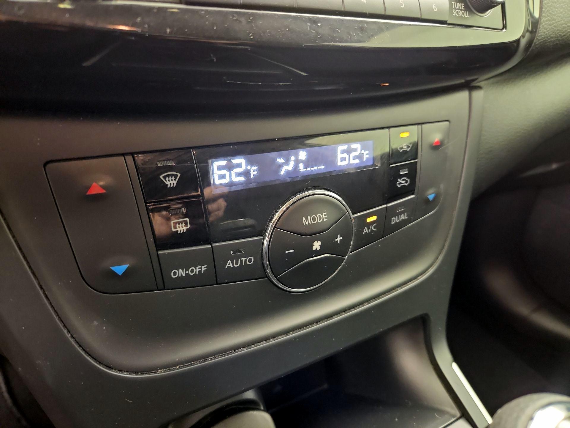 Thumbnail: 2018 Nissan Sentra - 16