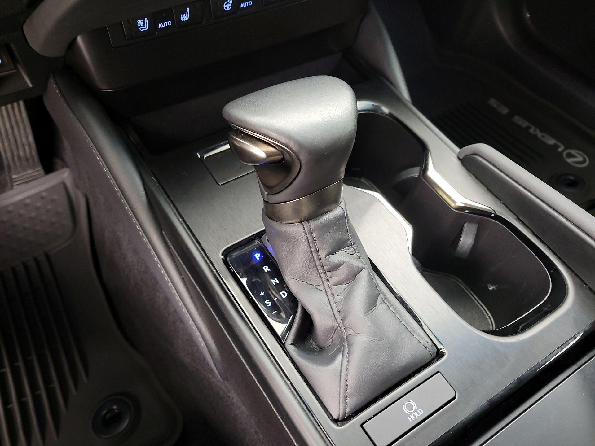 Thumbnail: 2024 Lexus ES - 17