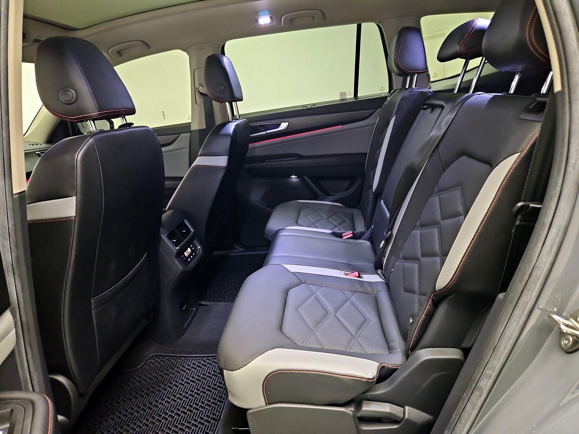 Thumbnail: 2024 Volkswagen Atlas - 17