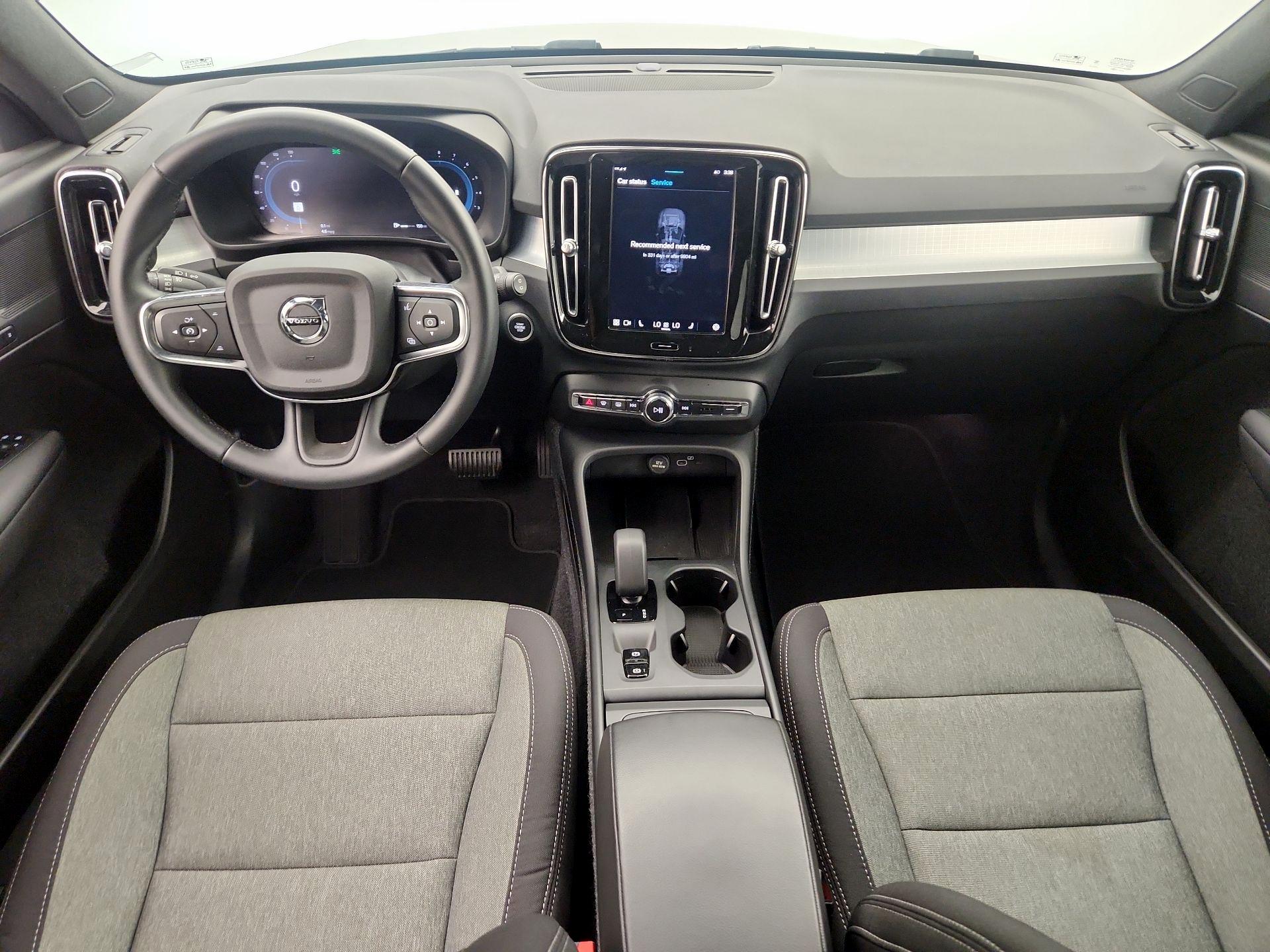 Thumbnail: 2025 Volvo XC40 - 9