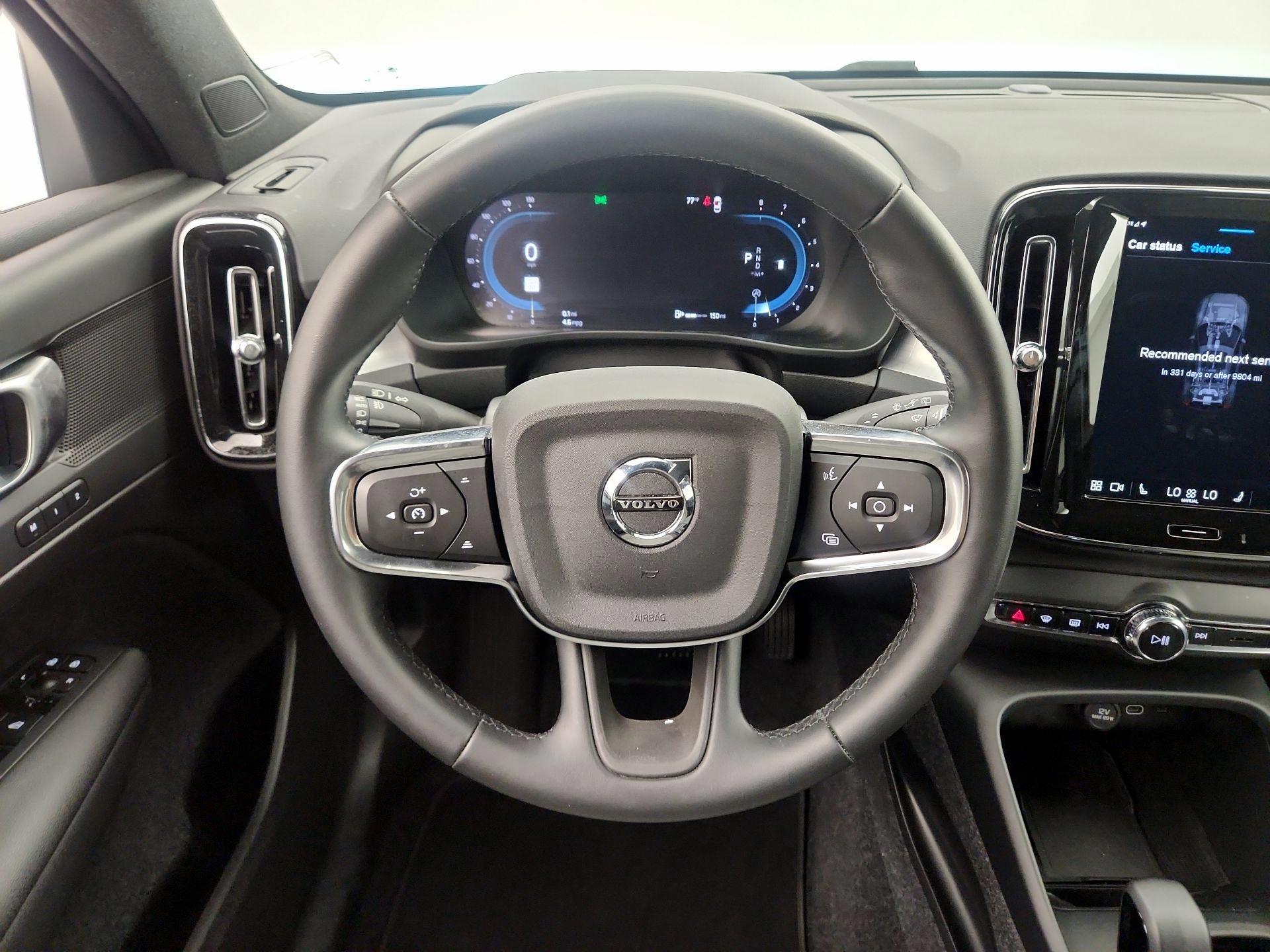 Thumbnail: 2025 Volvo XC40 - 10